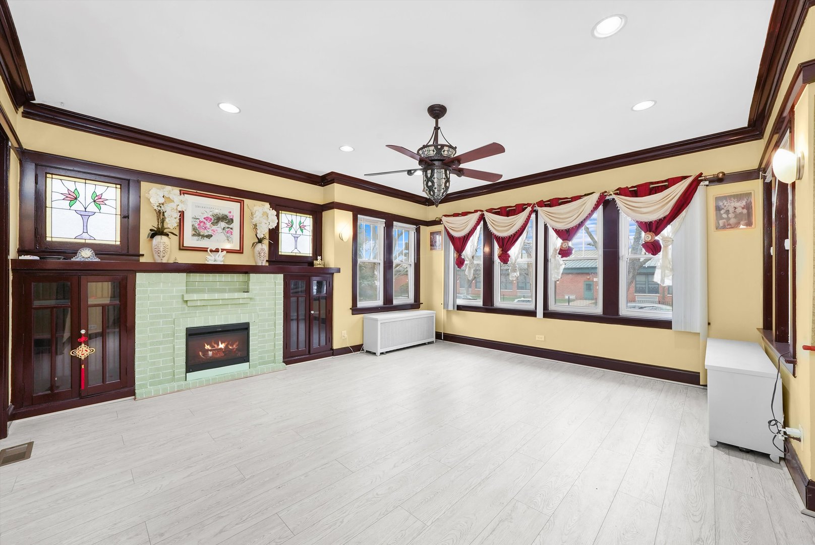 Chicago, Illinois, 60630, United States, 8 Bedrooms Bedrooms, ,3 BathroomsBathrooms,Residential,For Sale,1892523