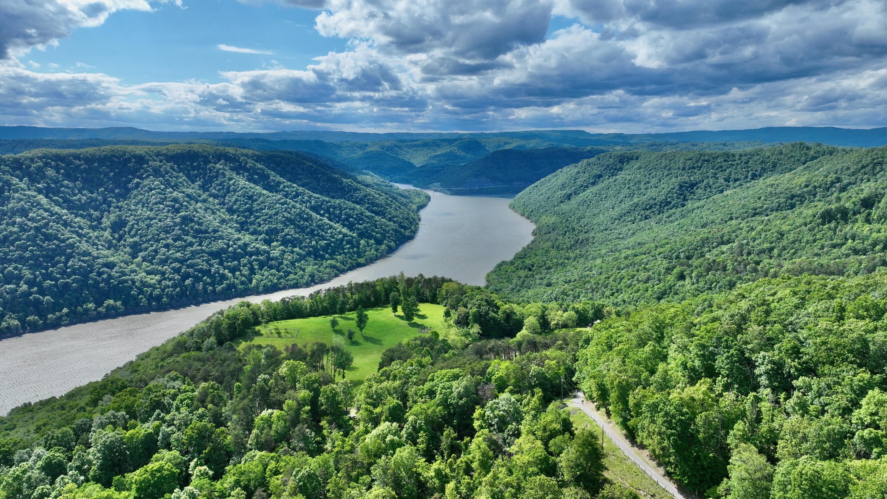 Hinton, West Virginia, 25951, United States, 3 Bedrooms Bedrooms, ,2 BathroomsBathrooms,Residential,For Sale,1847194