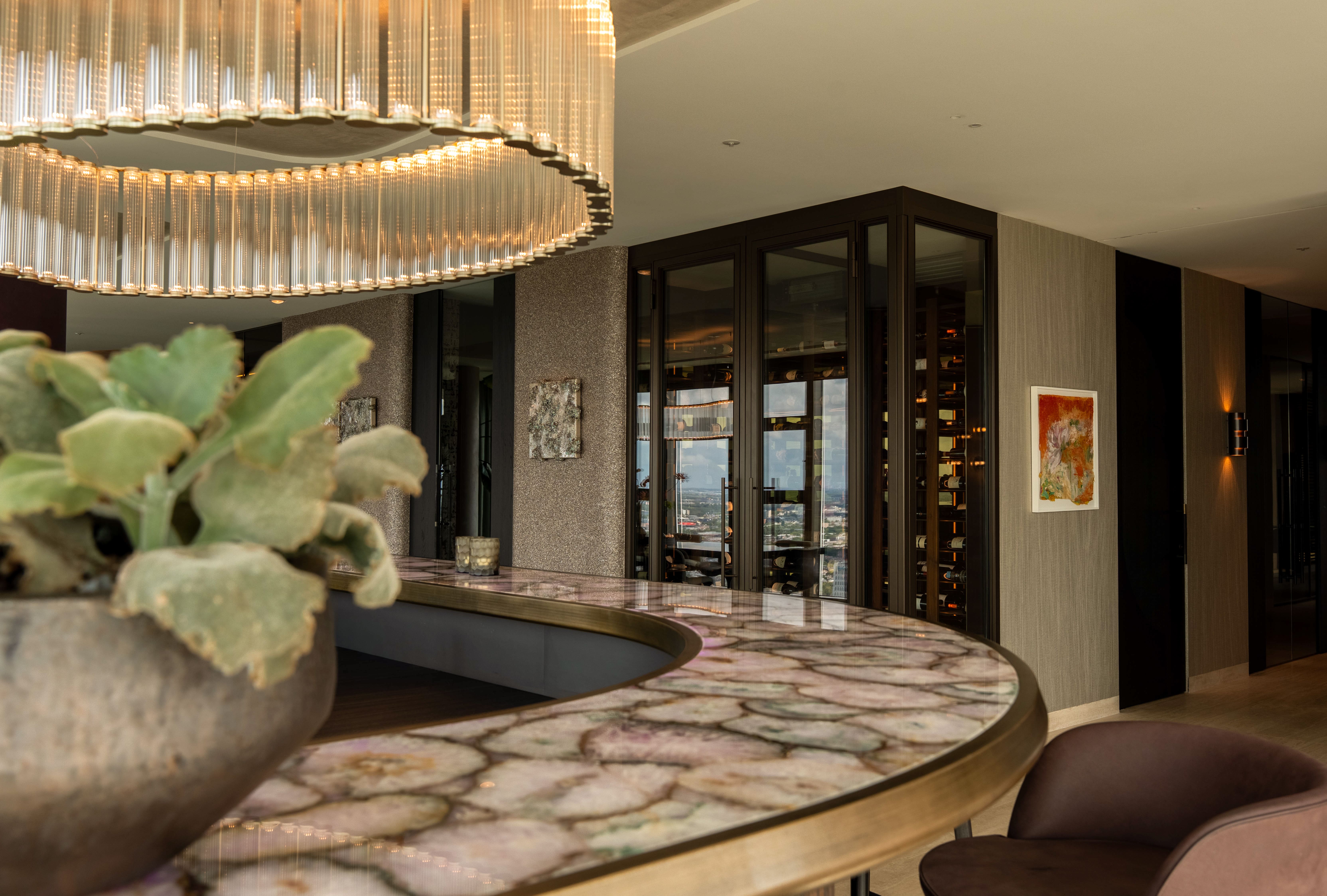  EEN BUITENGEWONE PENTHOUSE-RESIDENTIE MET TERRASSEN RONDOM EN EEN ADEMBENEMEND 3 - 物件實景