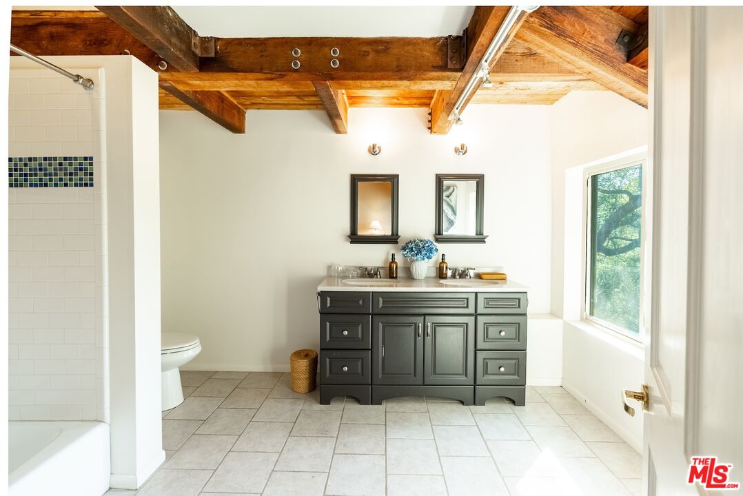 Topanga, California, 90290, United States, 4 Bedrooms Bedrooms, ,5 BathroomsBathrooms,Residential,For Sale,1796839