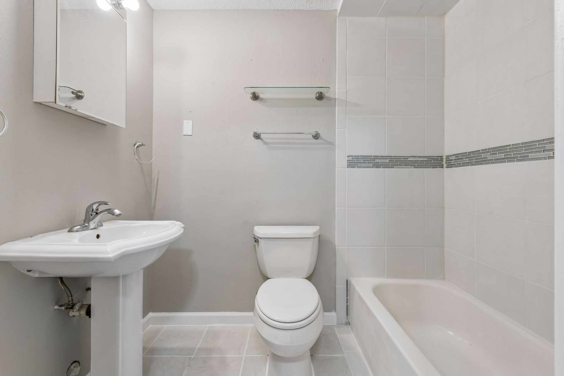  Updated Walkout Condo with Amenities - 物件實景
