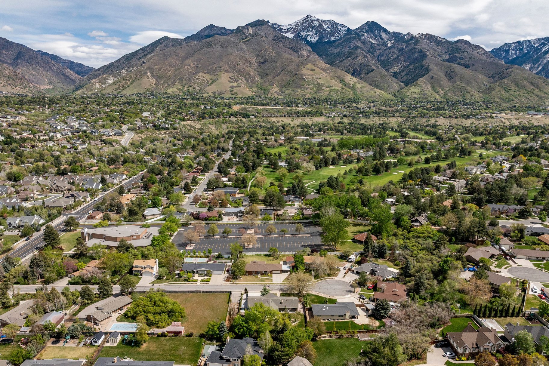  Classic Brick Rambler in Quiet Golf Community - 物件實景