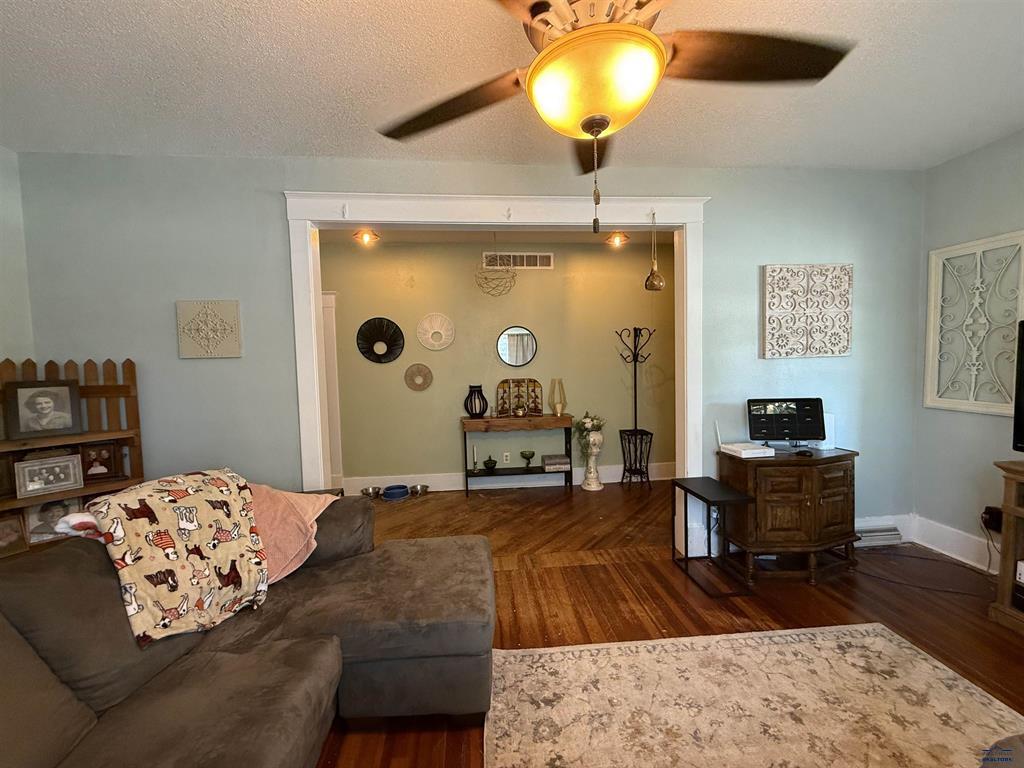 Hot Springs, South Dakota, 57747, United States, 5 Bedrooms Bedrooms, ,3 BathroomsBathrooms,Residential,For Sale,1928045
