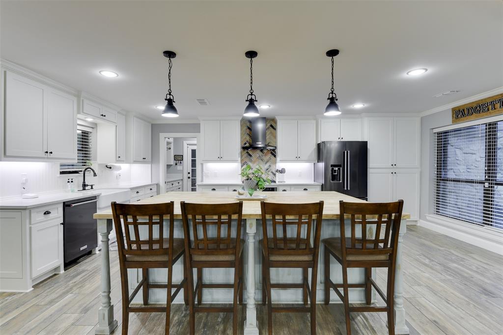 Alvarado, Texas, 76009, United States, 4 Bedrooms Bedrooms, ,2 BathroomsBathrooms,Residential,For Sale,1979414