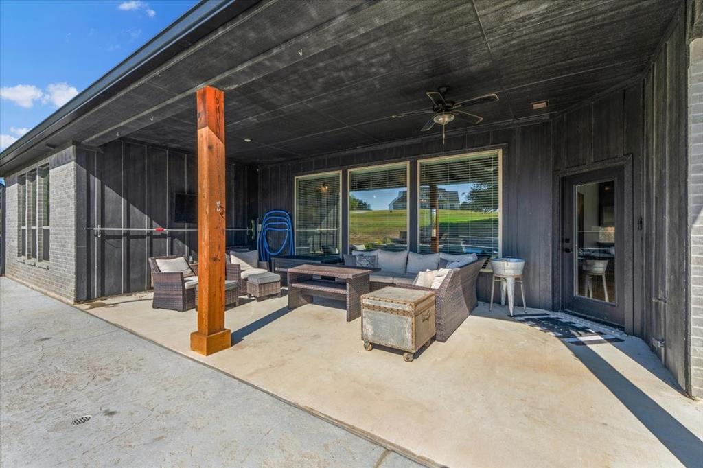 Weatherford, Texas, 76088, United States, 4 Bedrooms Bedrooms, ,4 BathroomsBathrooms,Residential,For Sale,1975341