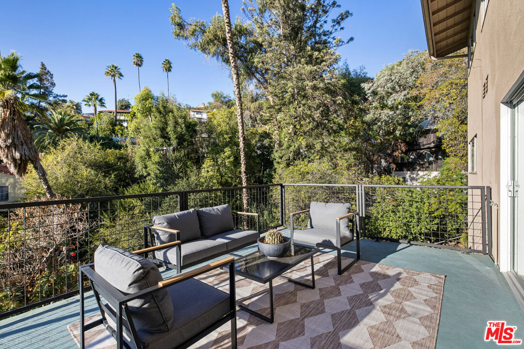 Glendale, California, 91207, United States, 3 Bedrooms Bedrooms, ,3 BathroomsBathrooms,Residential,For Sale,1987777