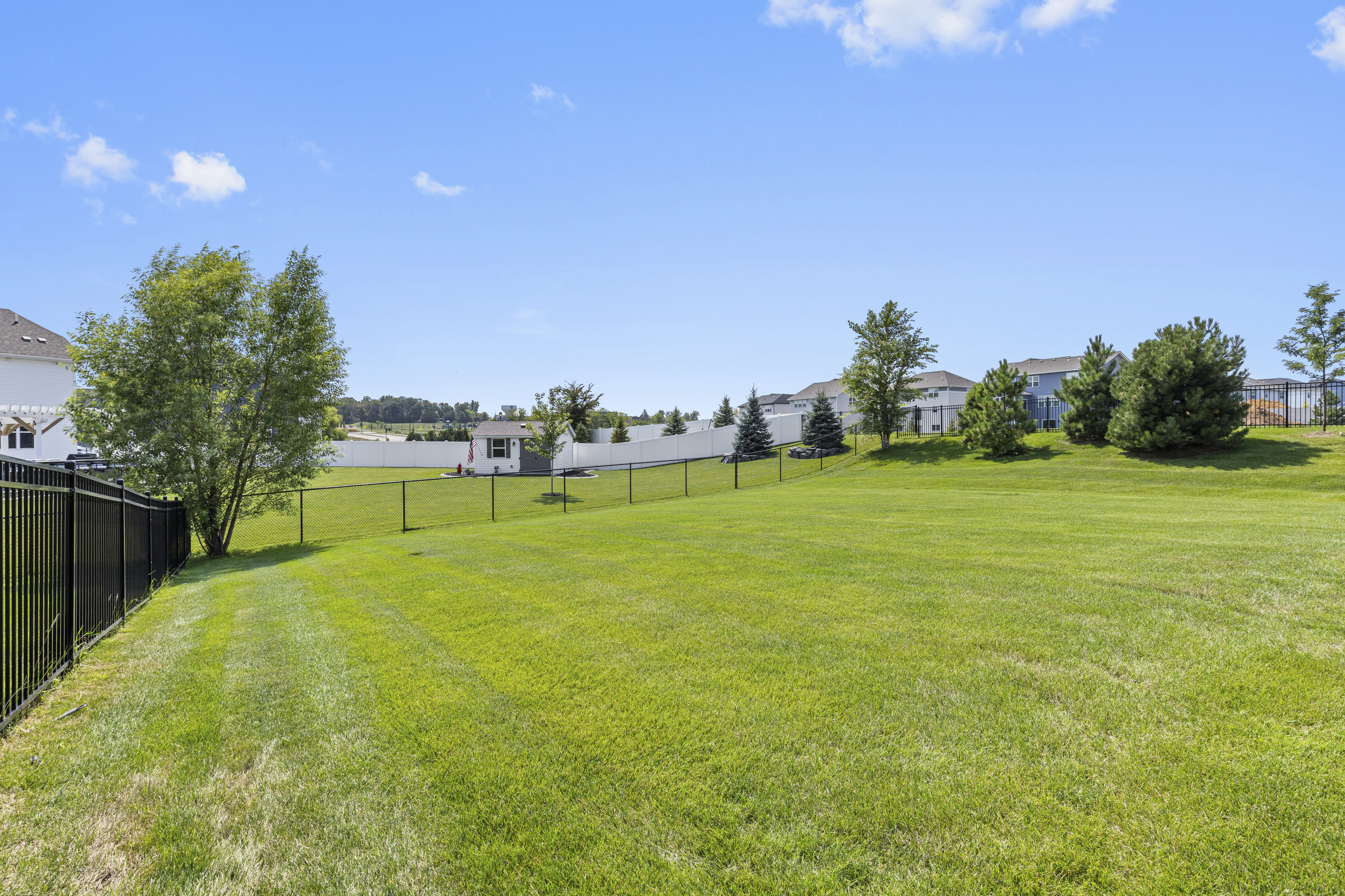  Spacious Living in the Heart of Pinnacle Reserve - 物件實景