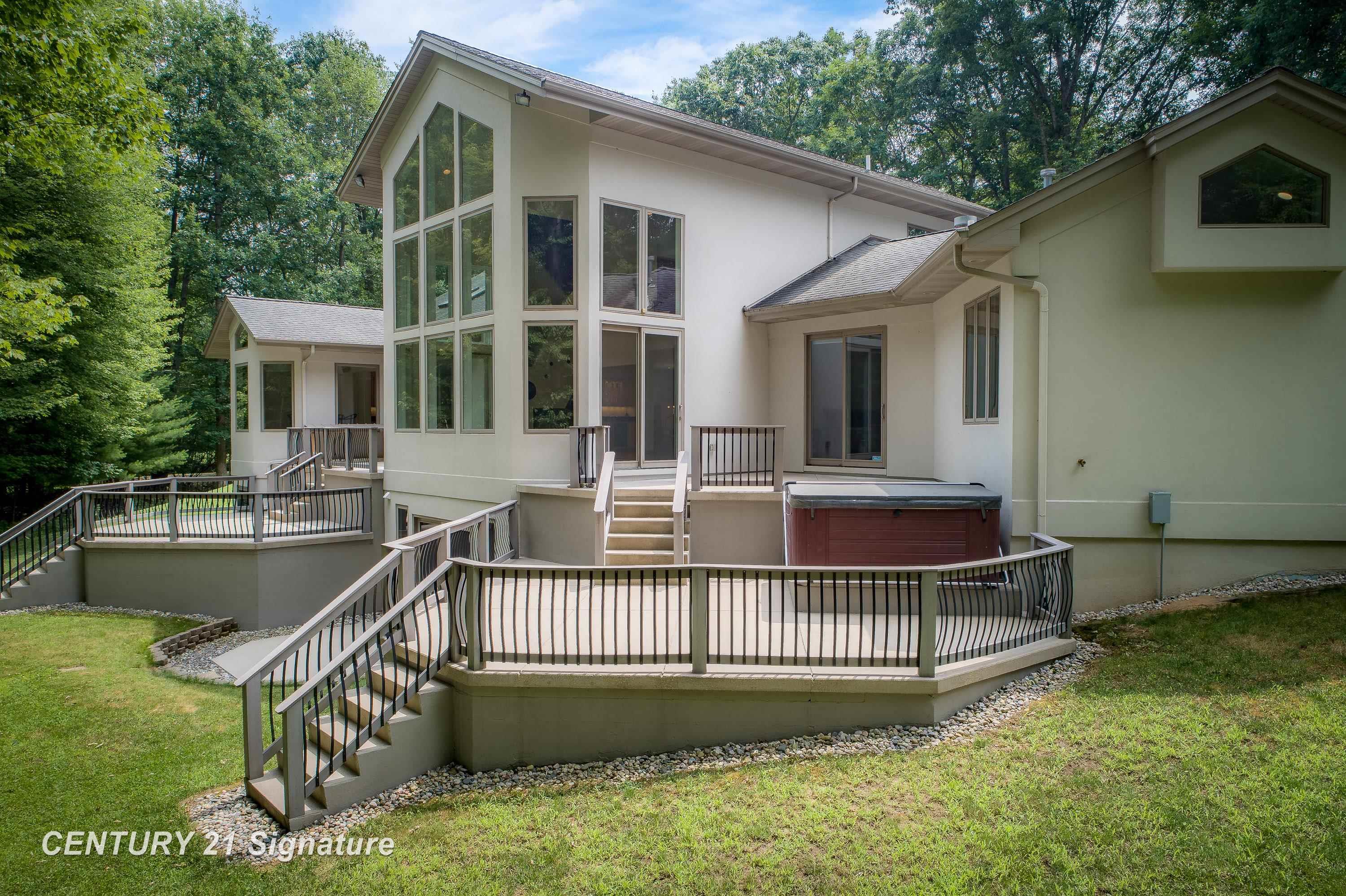 Midland, Michigan, 48642, United States, 4 Bedrooms Bedrooms, ,5 BathroomsBathrooms,Residential,For Sale,2019311