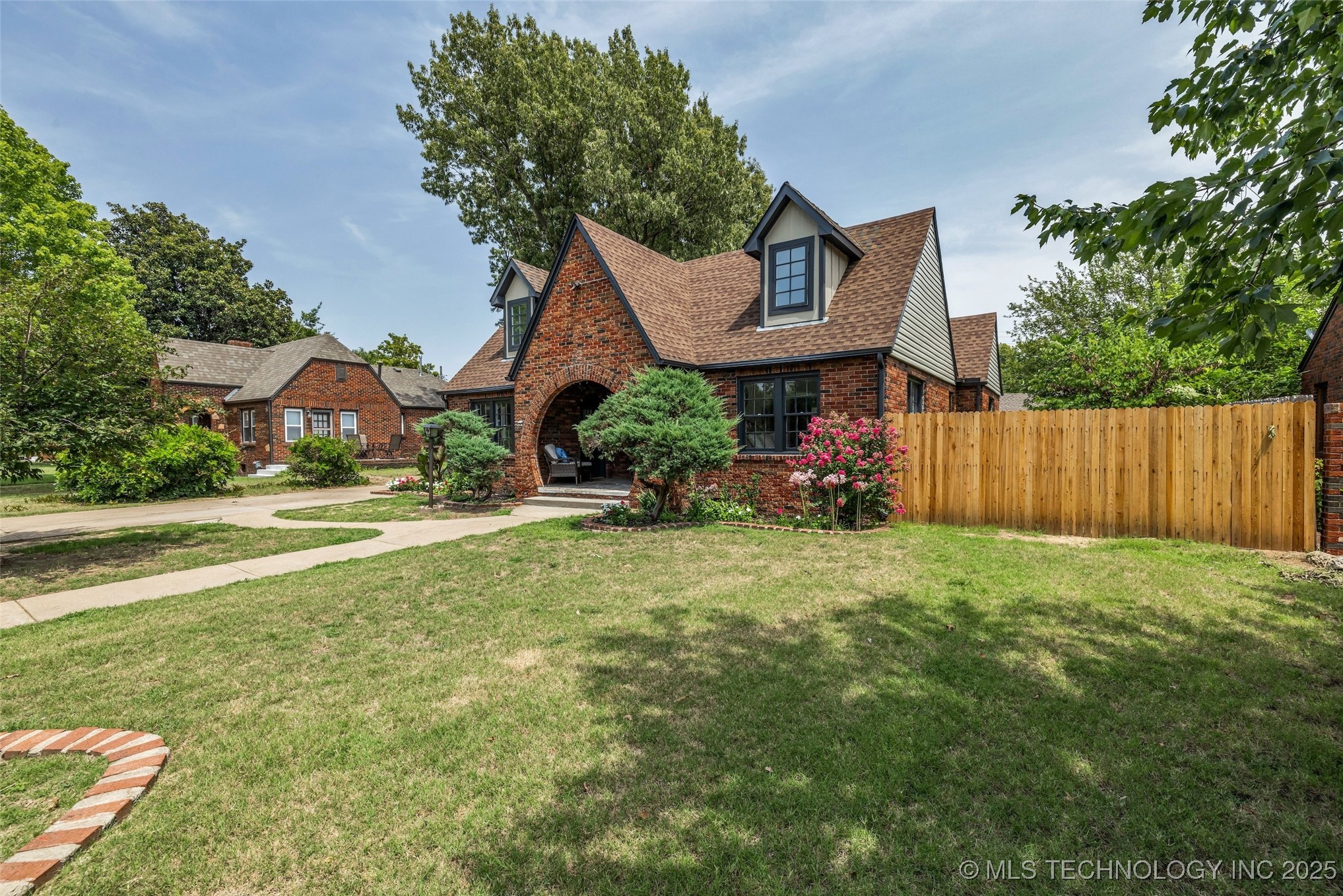 Tulsa, Oklahoma, 74104, United States, 3 Bedrooms Bedrooms, ,3 BathroomsBathrooms,Residential,For Sale,1890482