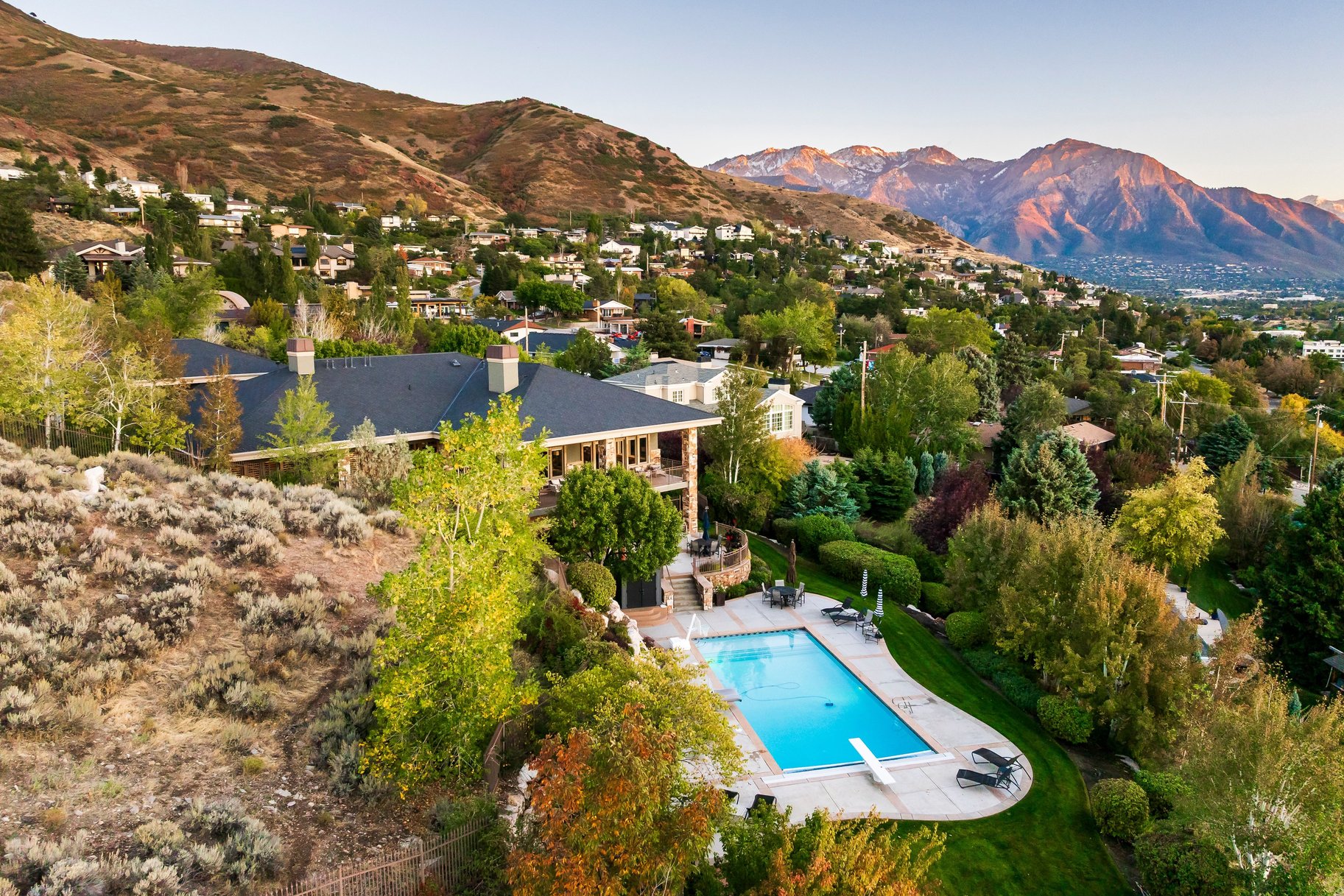  Timeless East Bench Craftsman Estate with Gated Entry, Expansive Light and Views - 物件實景