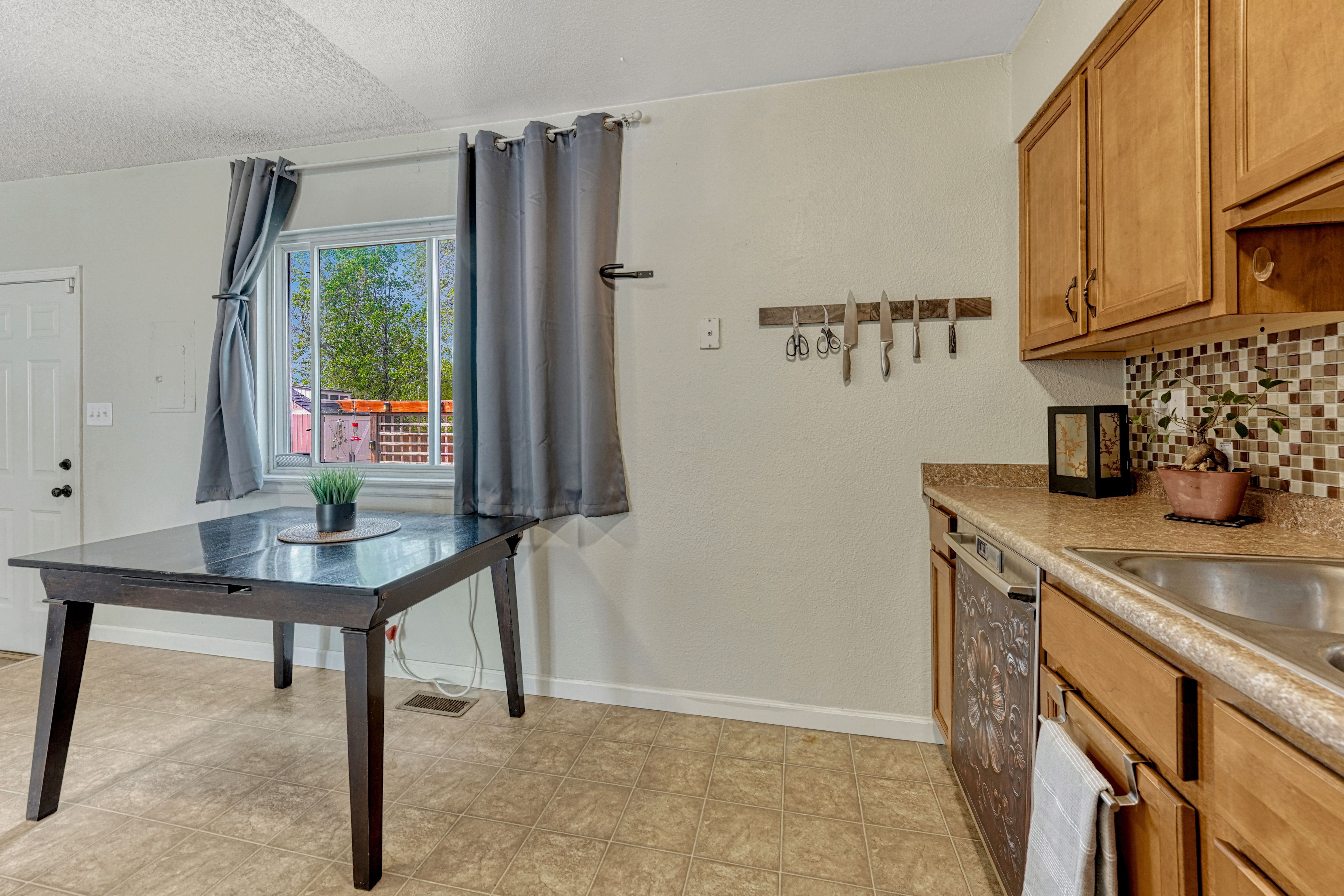  Move-In Ready Ranch Home with 6 Bedrooms in Southburough - 物件實景