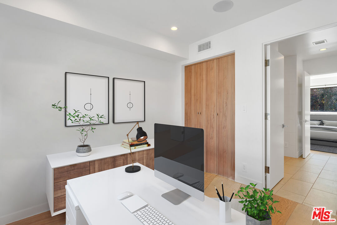 Los Angeles, California, 90046, United States, 3 Bedrooms Bedrooms, ,3 BathroomsBathrooms,Residential,For Sale,1827071