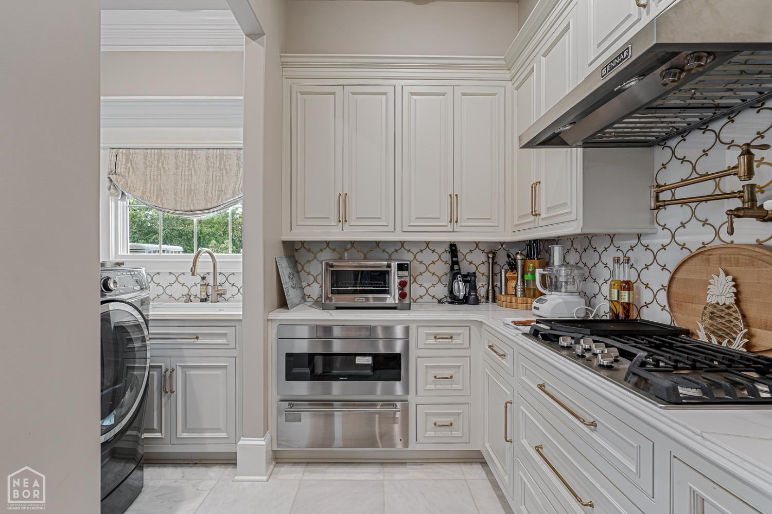 Jonesboro, Arkansas, 72404, United States, ,5 BathroomsBathrooms,Residential,For Sale,1974751