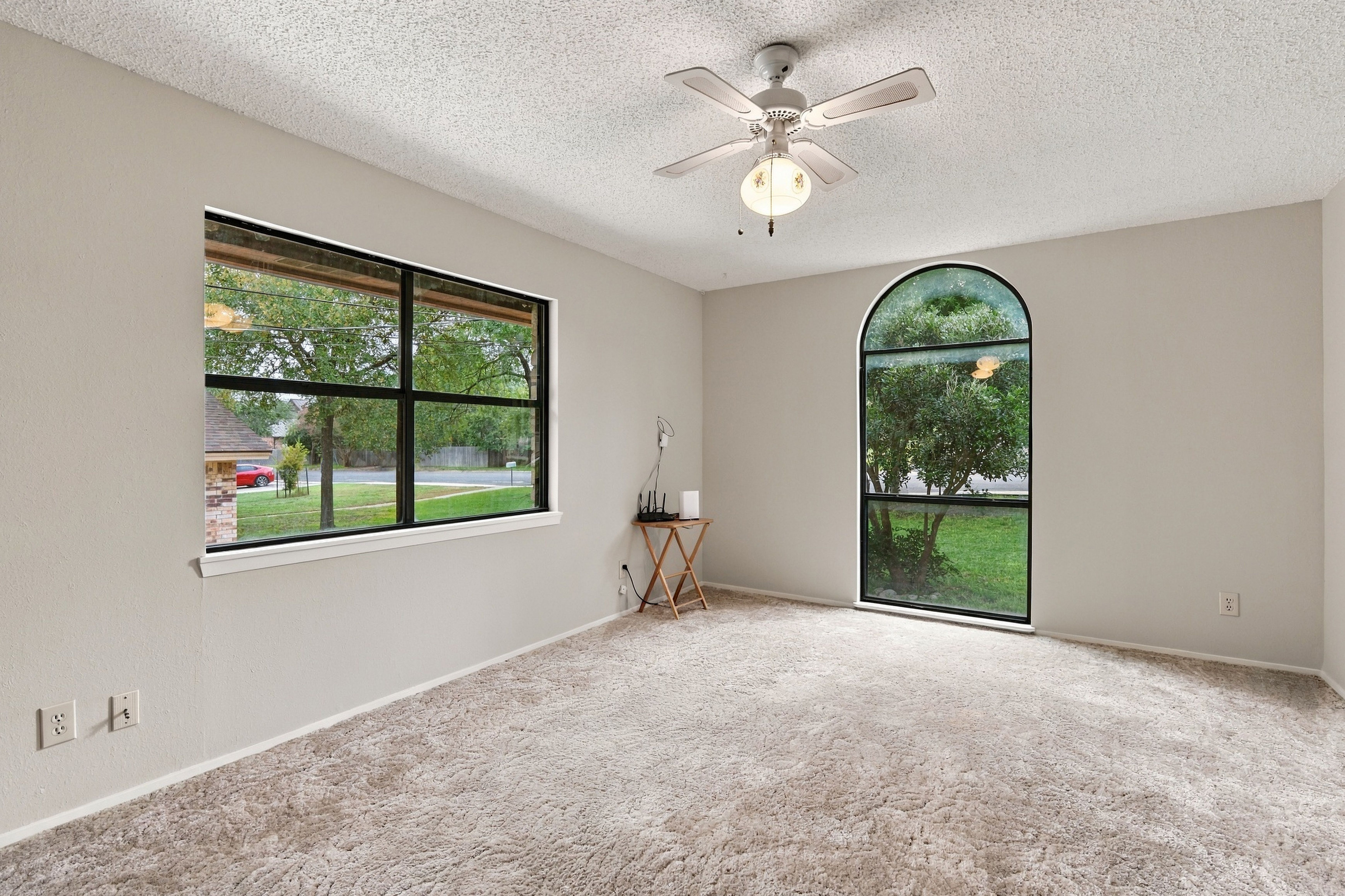  Spacious Living on .33 Acres - 物件實景