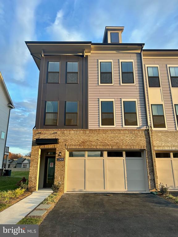 Ashburn, Virginia, 20148, United States, 3 Bedrooms Bedrooms, ,4 BathroomsBathrooms,Residential,For Sale,1861739