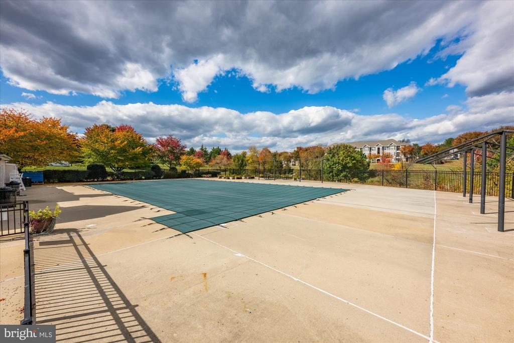 Leesburg, Virginia, 20175, United States, 5 Bedrooms Bedrooms, ,4 BathroomsBathrooms,Residential,For Sale,1987401