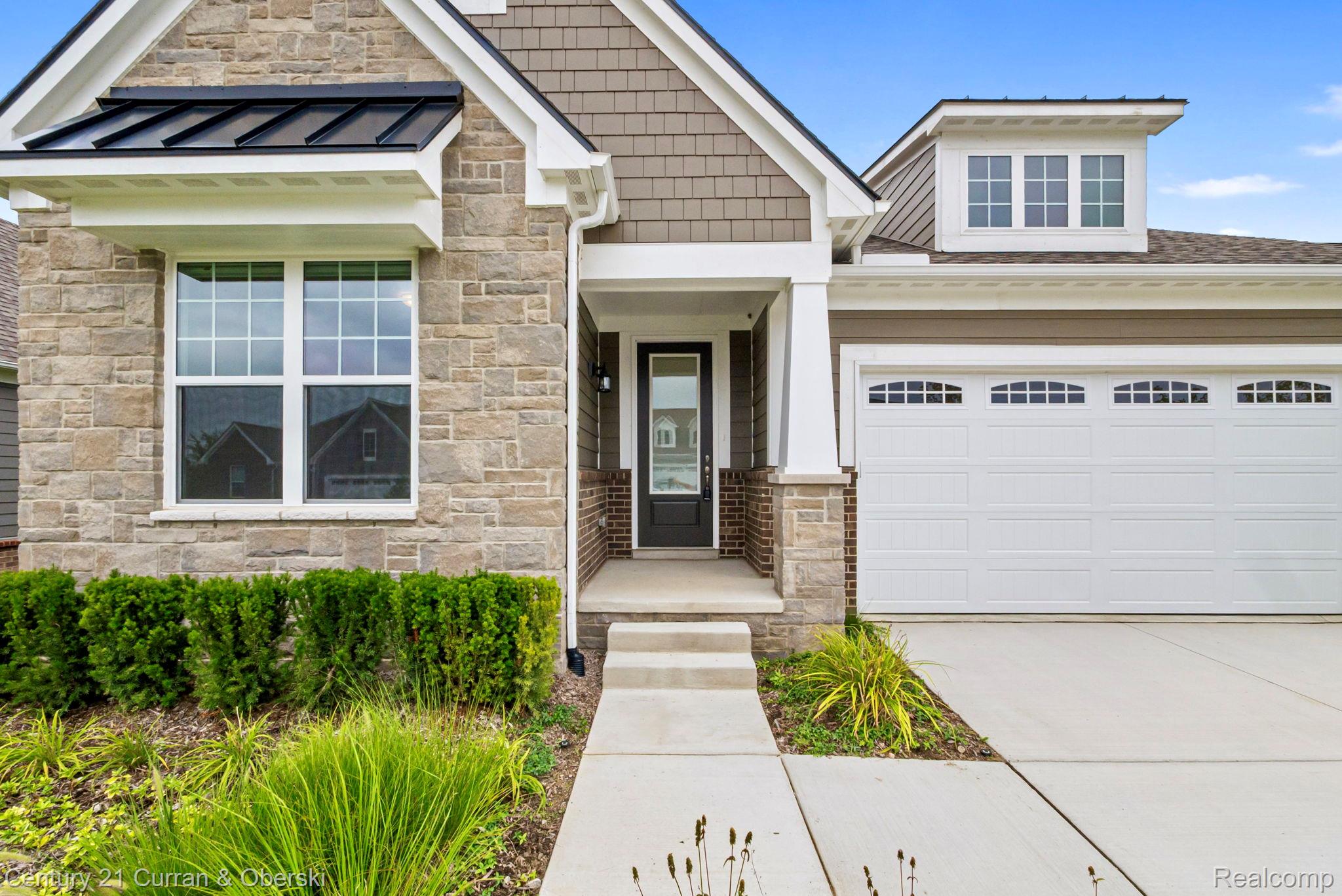 Northville, Michigan, 48168, United States, 2 Bedrooms Bedrooms, ,2 BathroomsBathrooms,Residential,For Sale,1983973