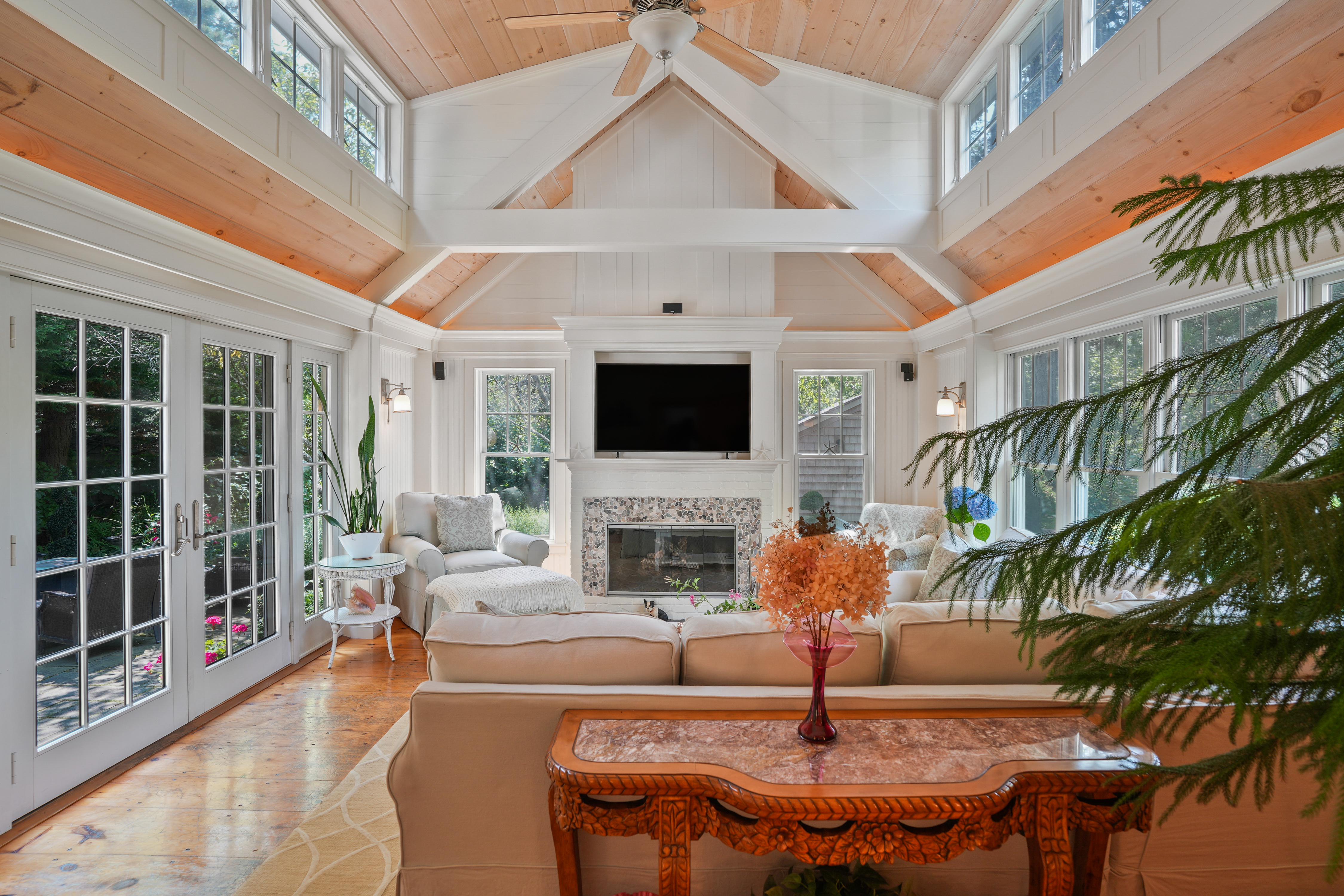  Versatile Edgartown Oasis with Home & Business Potential - 物件實景