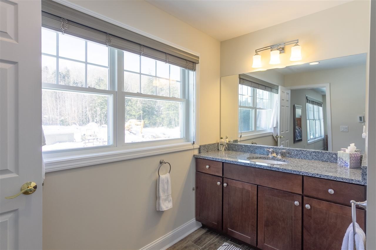 Lincoln, New Hampshire, 03251, United States, 5 Bedrooms Bedrooms, ,5 BathroomsBathrooms,Residential,For Sale,1978136