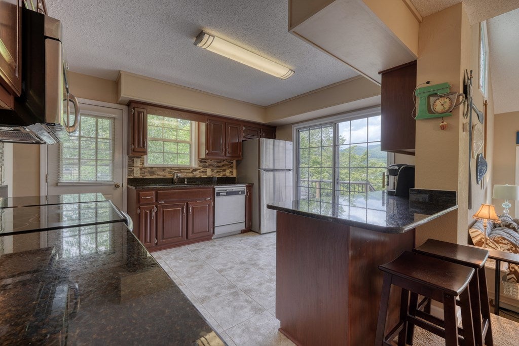 Hayesville, North Carolina, 28904, United States, 3 Bedrooms Bedrooms, ,3 BathroomsBathrooms,Residential,For Sale,1862322