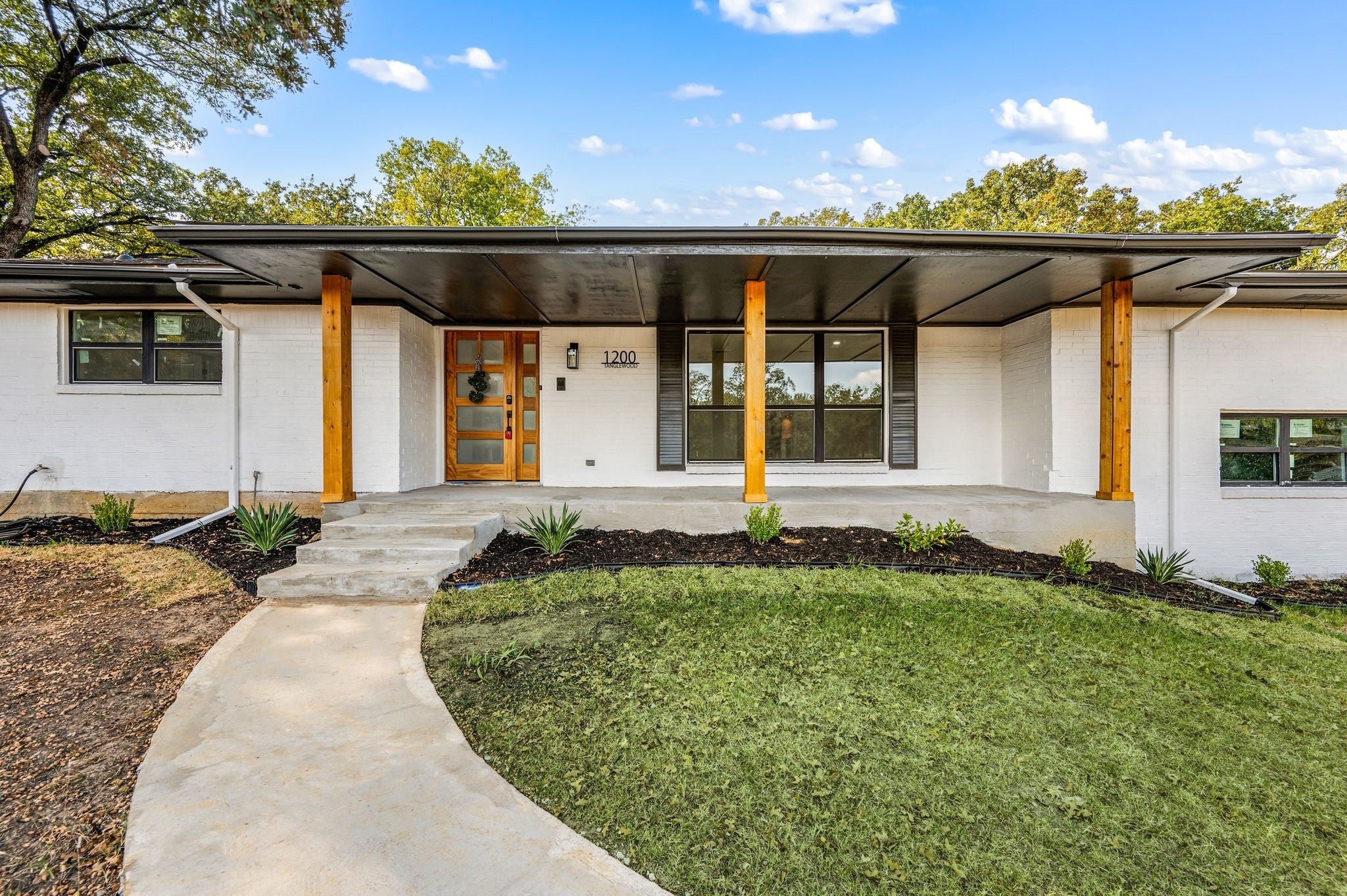 Euless, Texas, 76040, United States, 4 Bedrooms Bedrooms, ,3 BathroomsBathrooms,Residential,For Sale,1978153