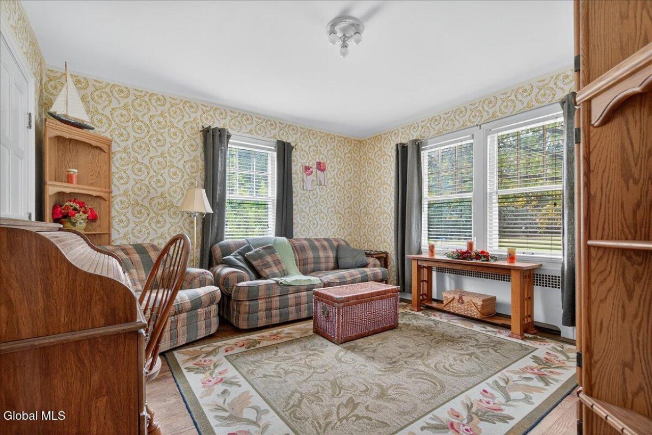 Schenectady, New York, 12309, United States, 5 Bedrooms Bedrooms, ,4 BathroomsBathrooms,Residential,For Sale,1938536