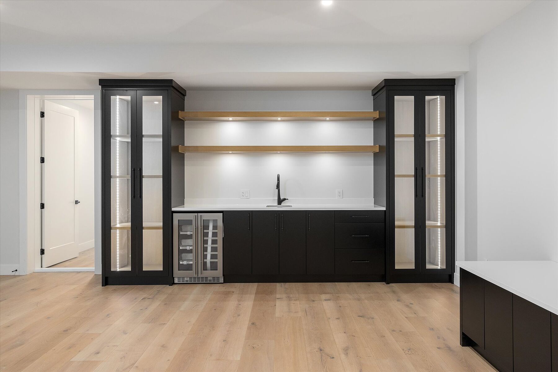  Spacious Modern Build - 物件實景