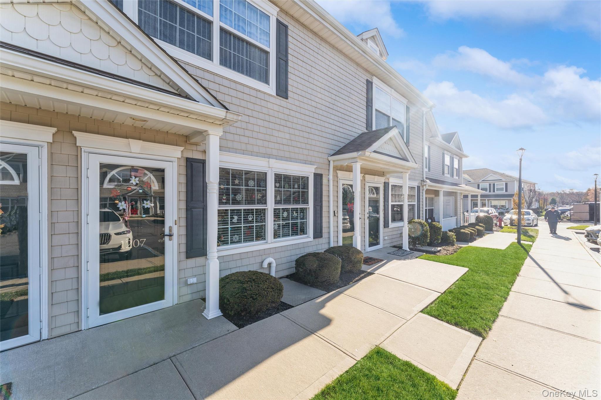 Valley Stream, New York, 11580, United States, 2 Bedrooms Bedrooms, ,2 BathroomsBathrooms,Residential,For Sale,2002901