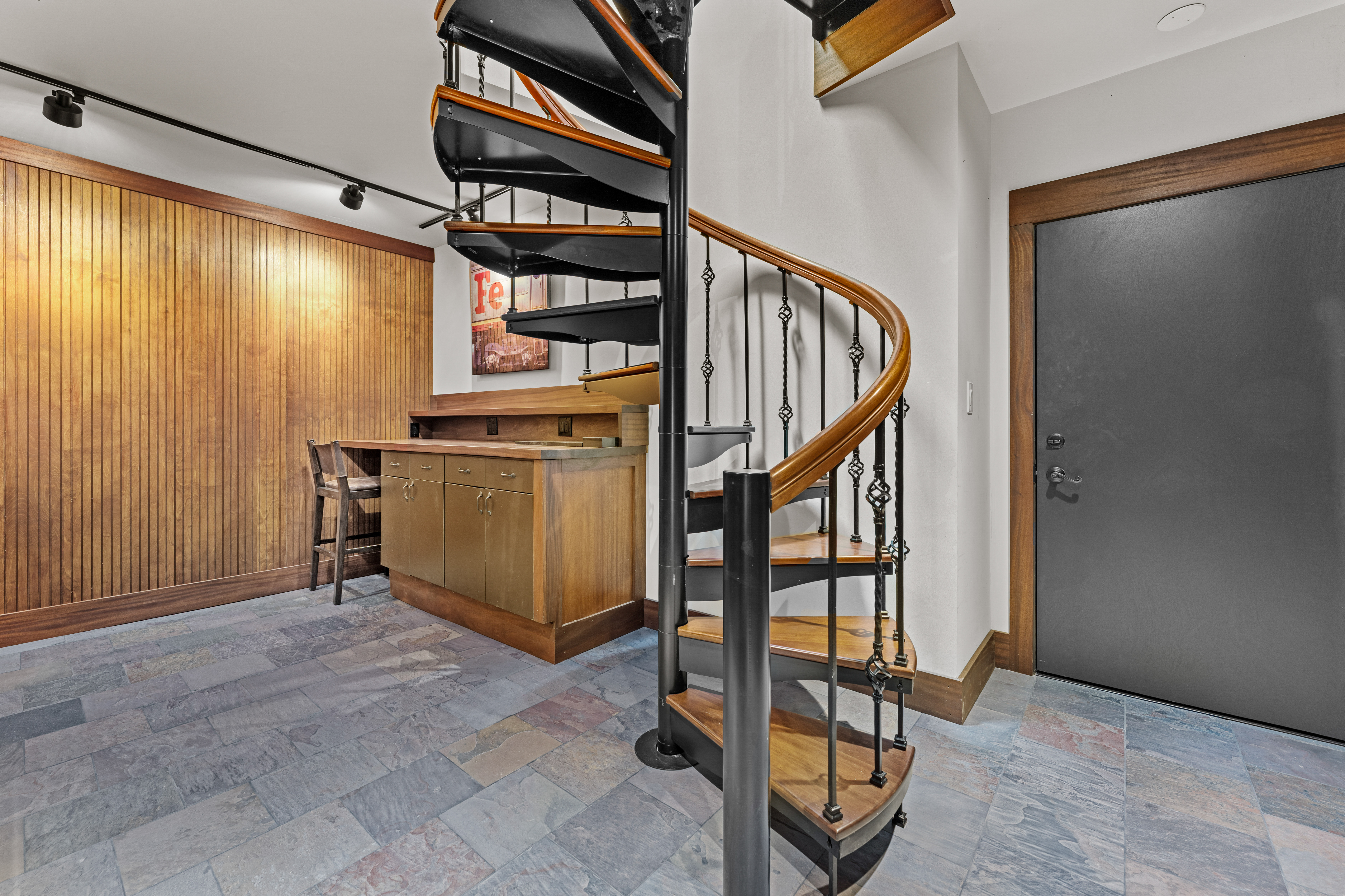  Striking Custom Home Set on 3.49 Private Acres in Wildwood - 物件實景