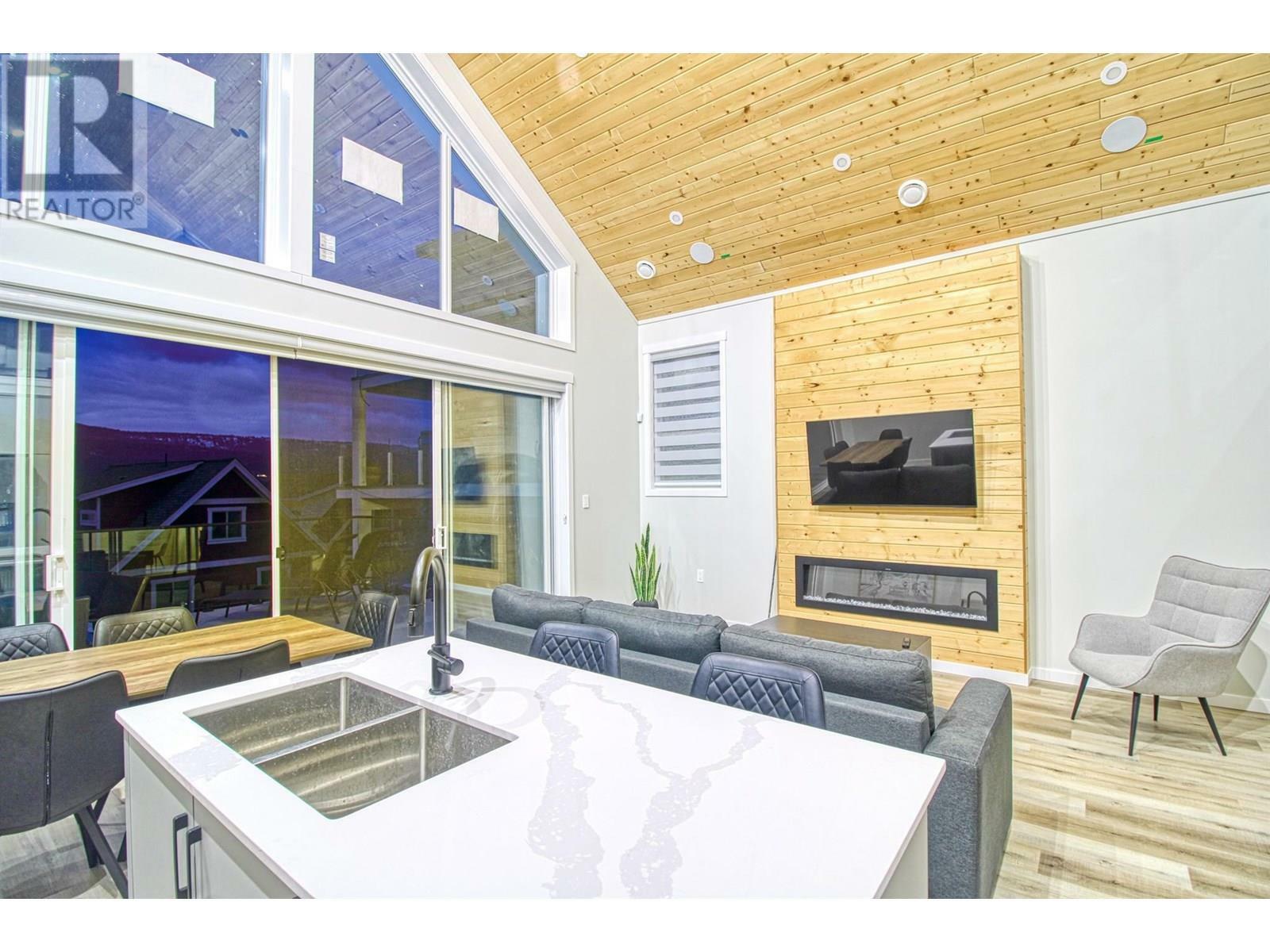 KELOWNA, British Columbia, V1Z 3R8, CA, 3 Bedrooms Bedrooms, ,2 BathroomsBathrooms,Residential,For Sale,1865801