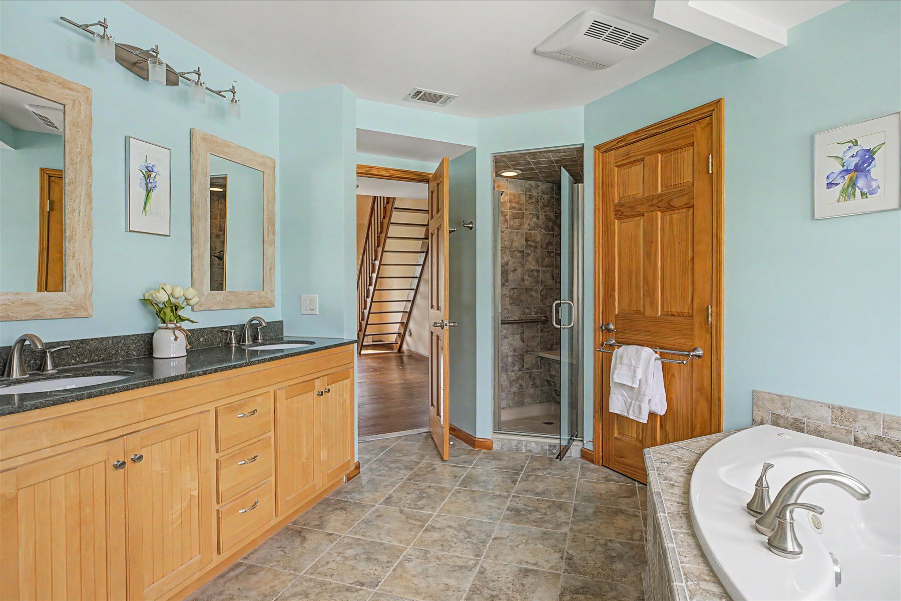  Well Maintained Colonial Home with Exceptional Equestrian Property - 物件實景