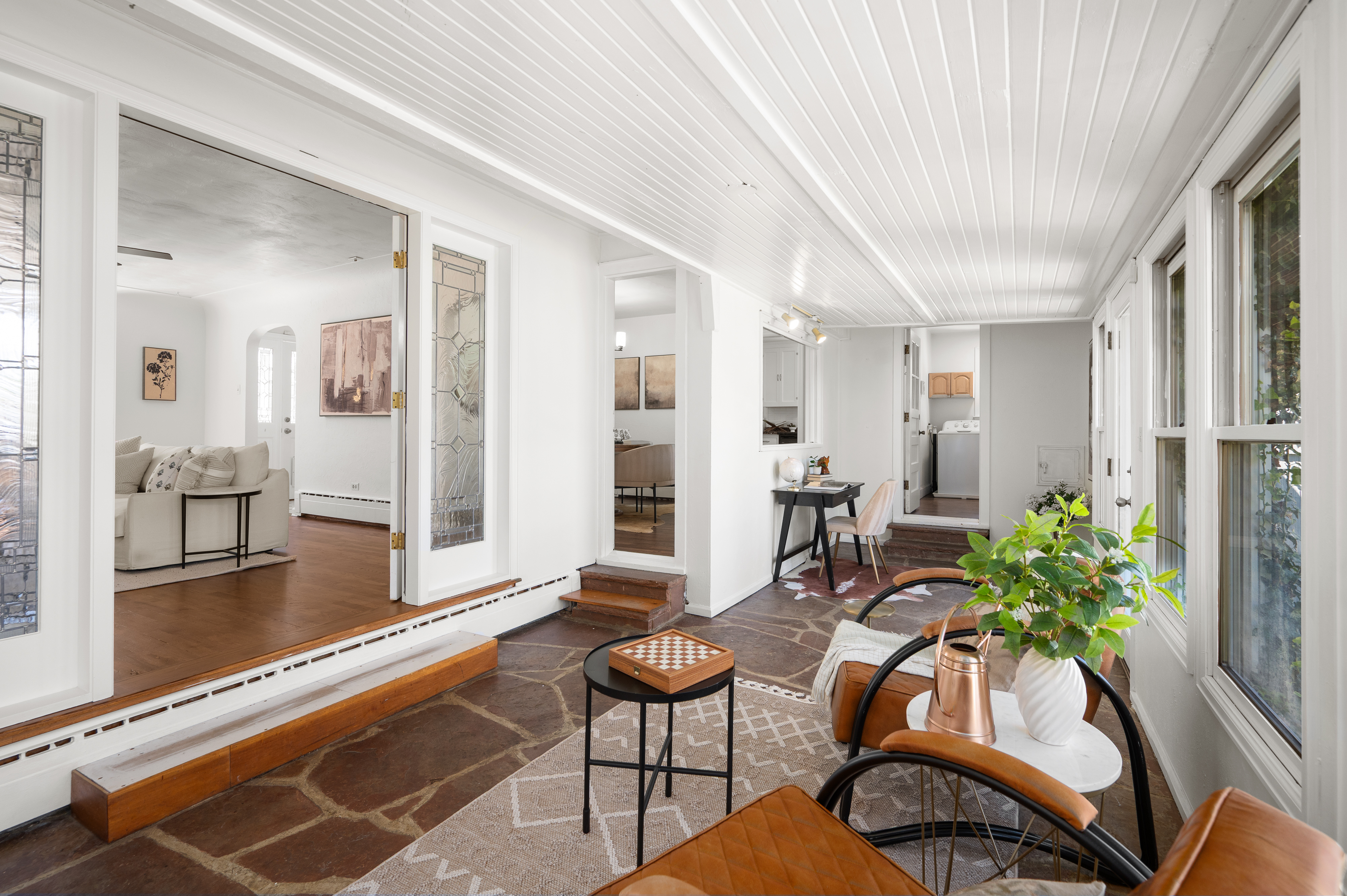  Discover Timeless Mid-Century Character Paired with Thoughtful Updates - 物件實景