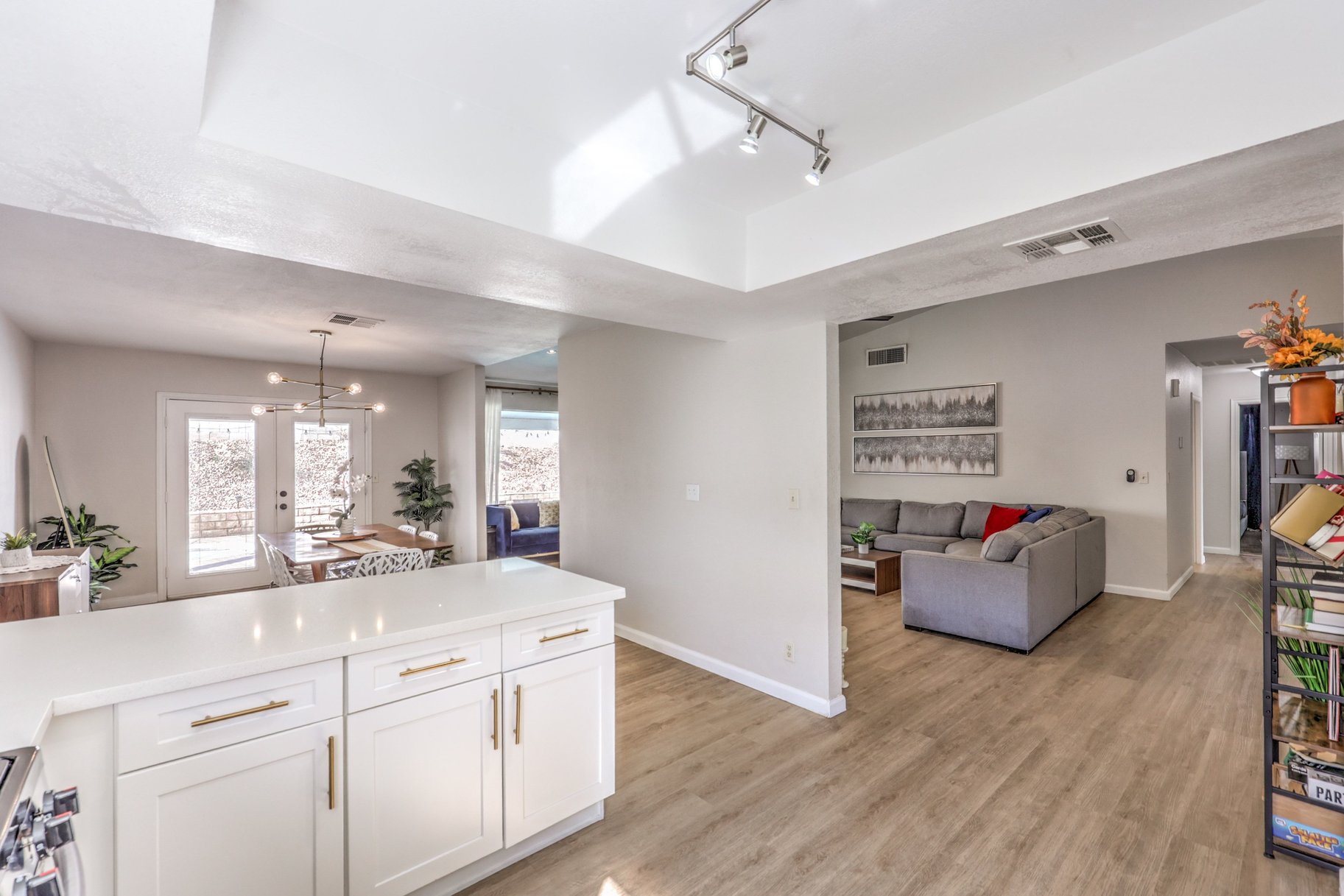  Beautifully Renovated Single-Story Home - 物件實景