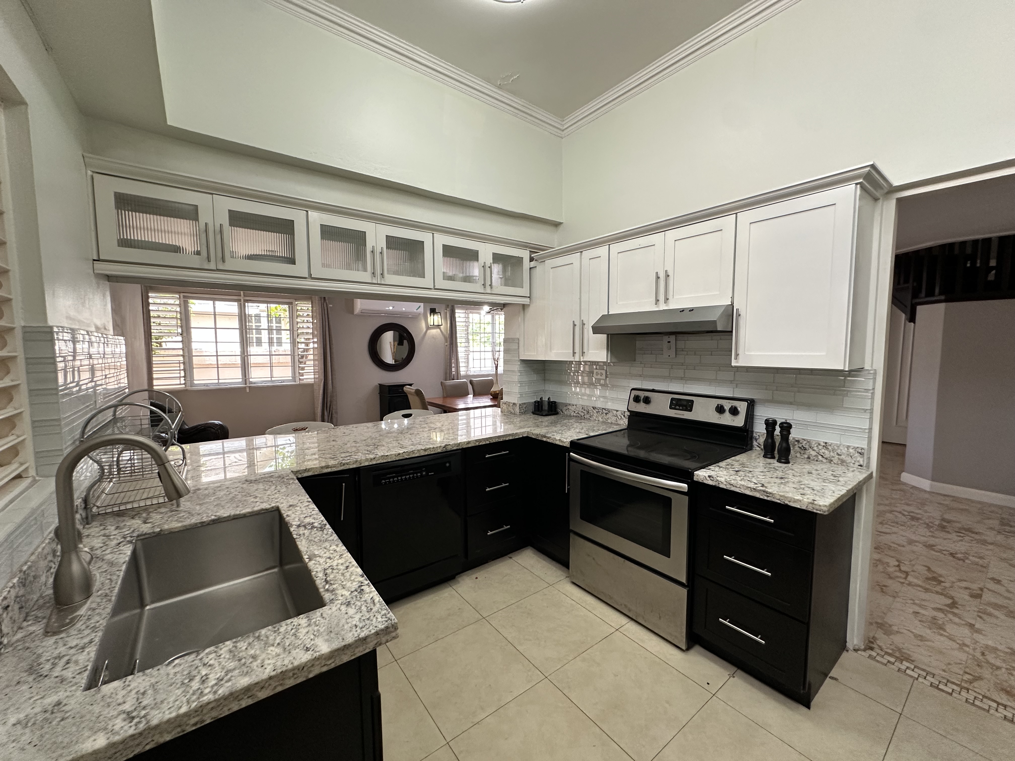 Kingston 6, JM, 3 Bedrooms Bedrooms, ,4 BathroomsBathrooms,Residential,For Sale,1901284
