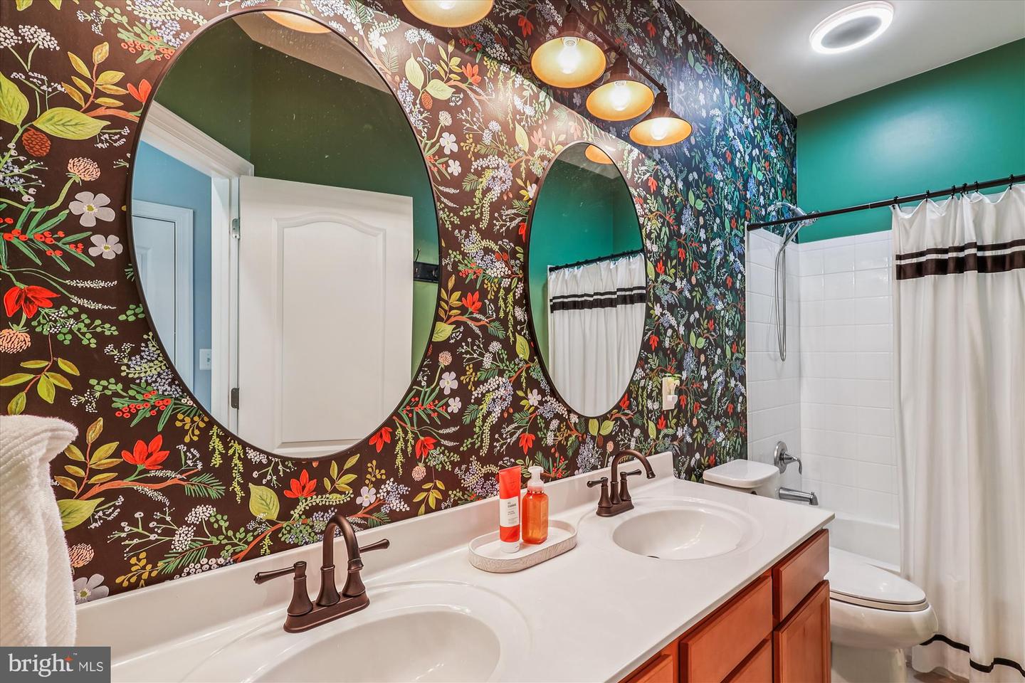 Edgewater, Maryland, 21037, United States, 4 Bedrooms Bedrooms, ,4 BathroomsBathrooms,Residential,For Sale,1987550