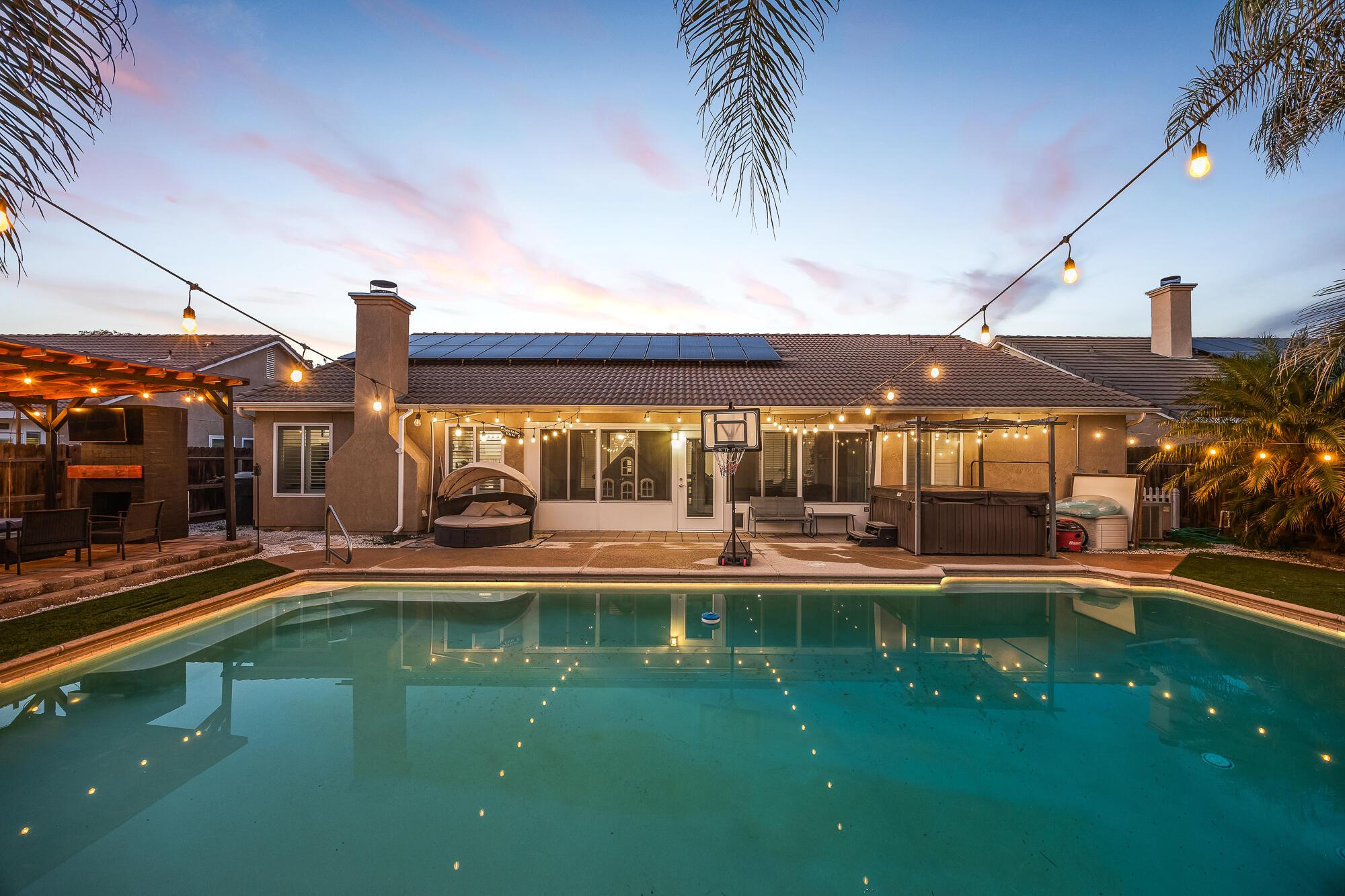 Hanford, California, 93230, United States, 4 Bedrooms Bedrooms, ,3 BathroomsBathrooms,Residential,For Sale,1985647