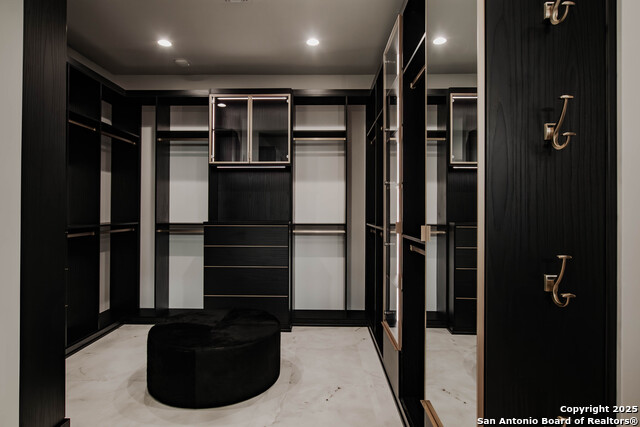 Victoria, Texas, 77904, United States, 4 Bedrooms Bedrooms, ,5 BathroomsBathrooms,Residential,For Sale,1997014