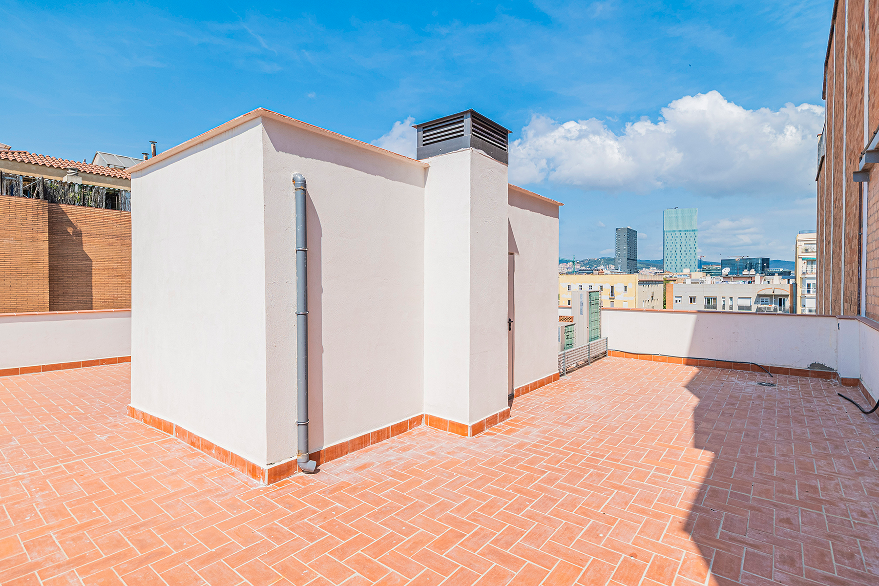  Newly constructed duplex penthouse near the beach - 物件實景