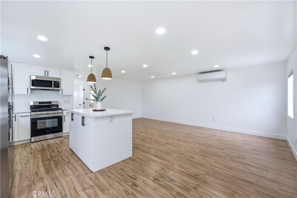 Bell, California, 90201, United States, 2 Bedrooms Bedrooms, ,1 BathroomBathrooms,Residential,For Sale,2048327