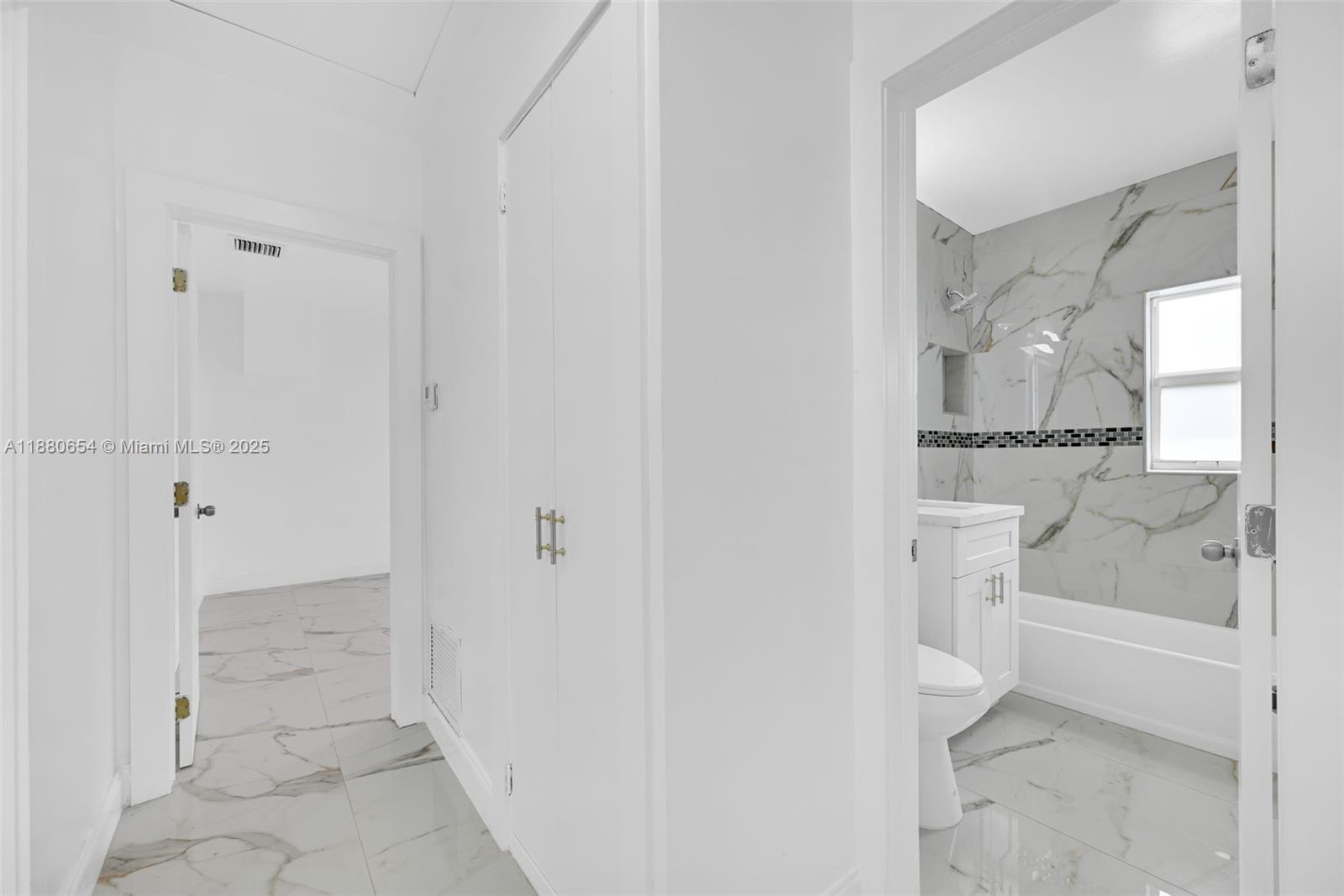 Biscayne Park, Florida, 33161, United States, 6 Bedrooms Bedrooms, ,3 BathroomsBathrooms,Residential,For Sale,1949664