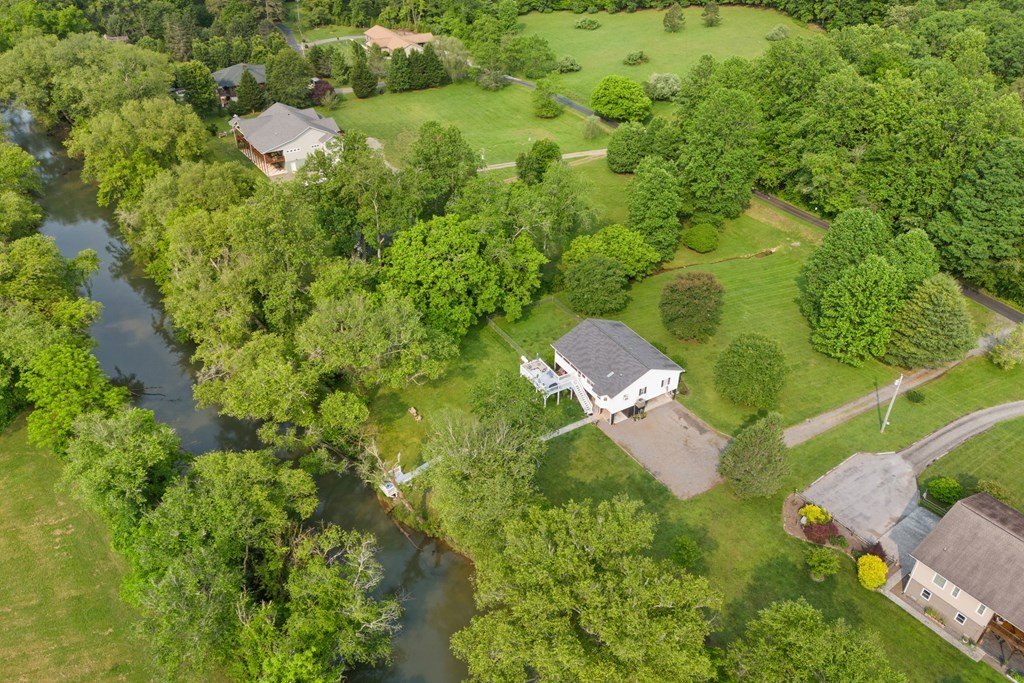Murphy, North Carolina, 28906, United States, 2 Bedrooms Bedrooms, ,2 BathroomsBathrooms,Residential,For Sale,1923823