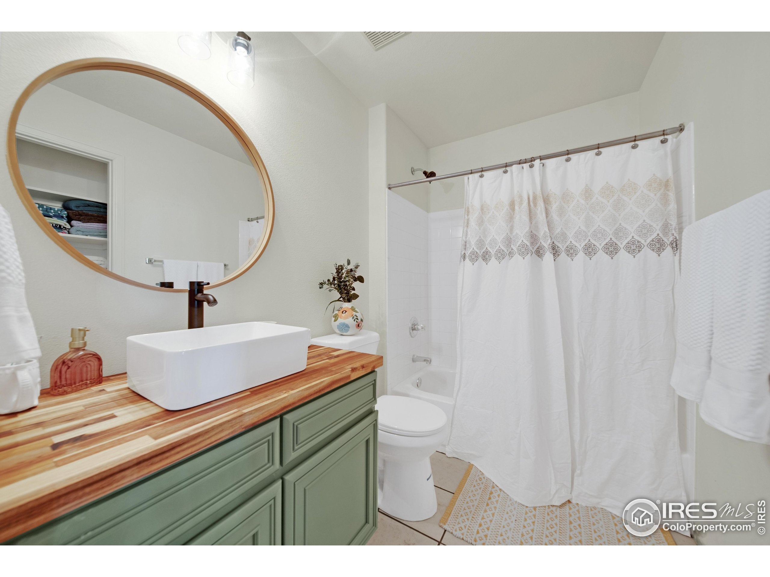 Brighton, Colorado, 80601, United States, 5 Bedrooms Bedrooms, ,2 BathroomsBathrooms,Residential,For Sale,1924062