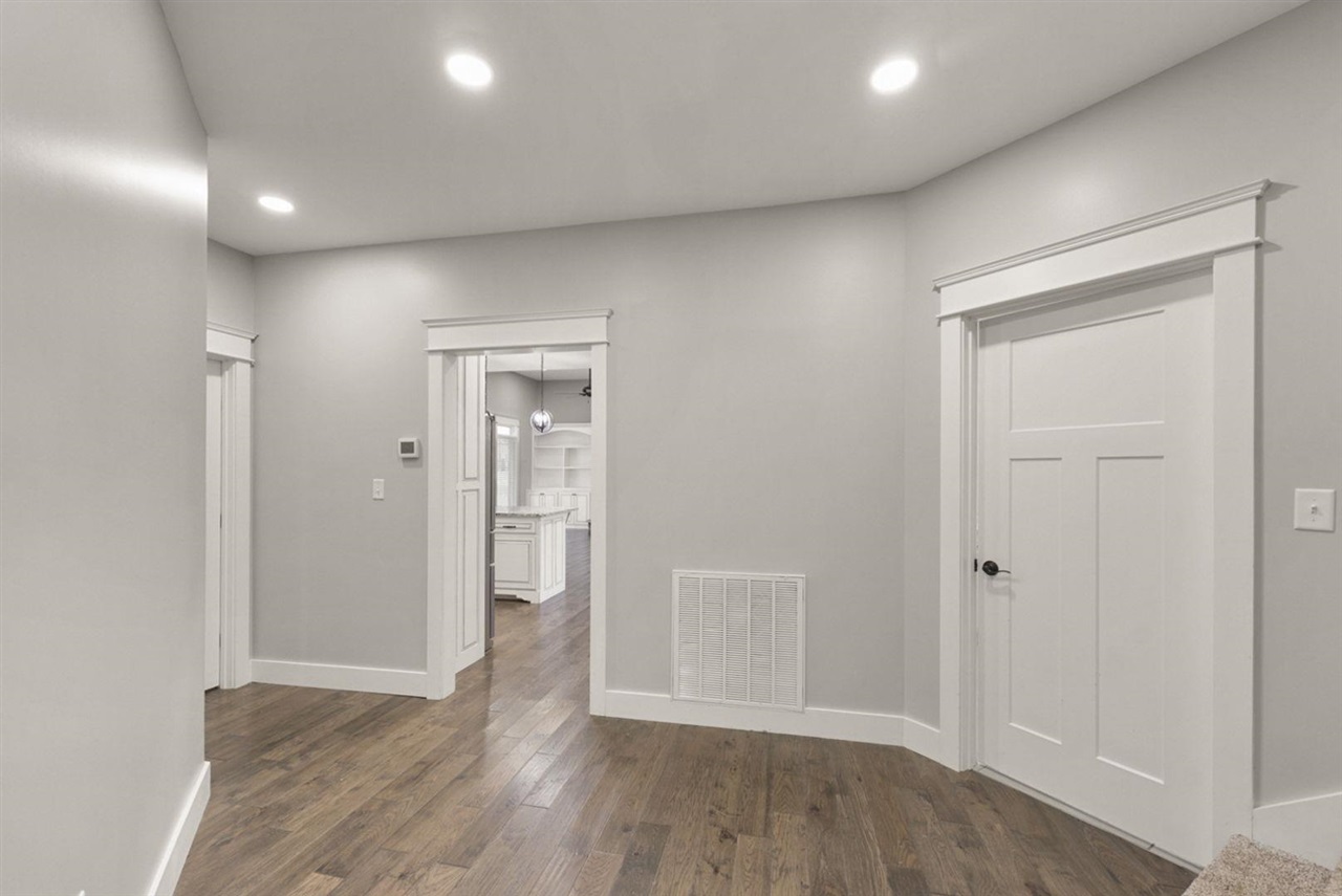 Smiths Grove, Kentucky, 42171, United States, 4 Bedrooms Bedrooms, ,3 BathroomsBathrooms,Residential,For Sale,1901805