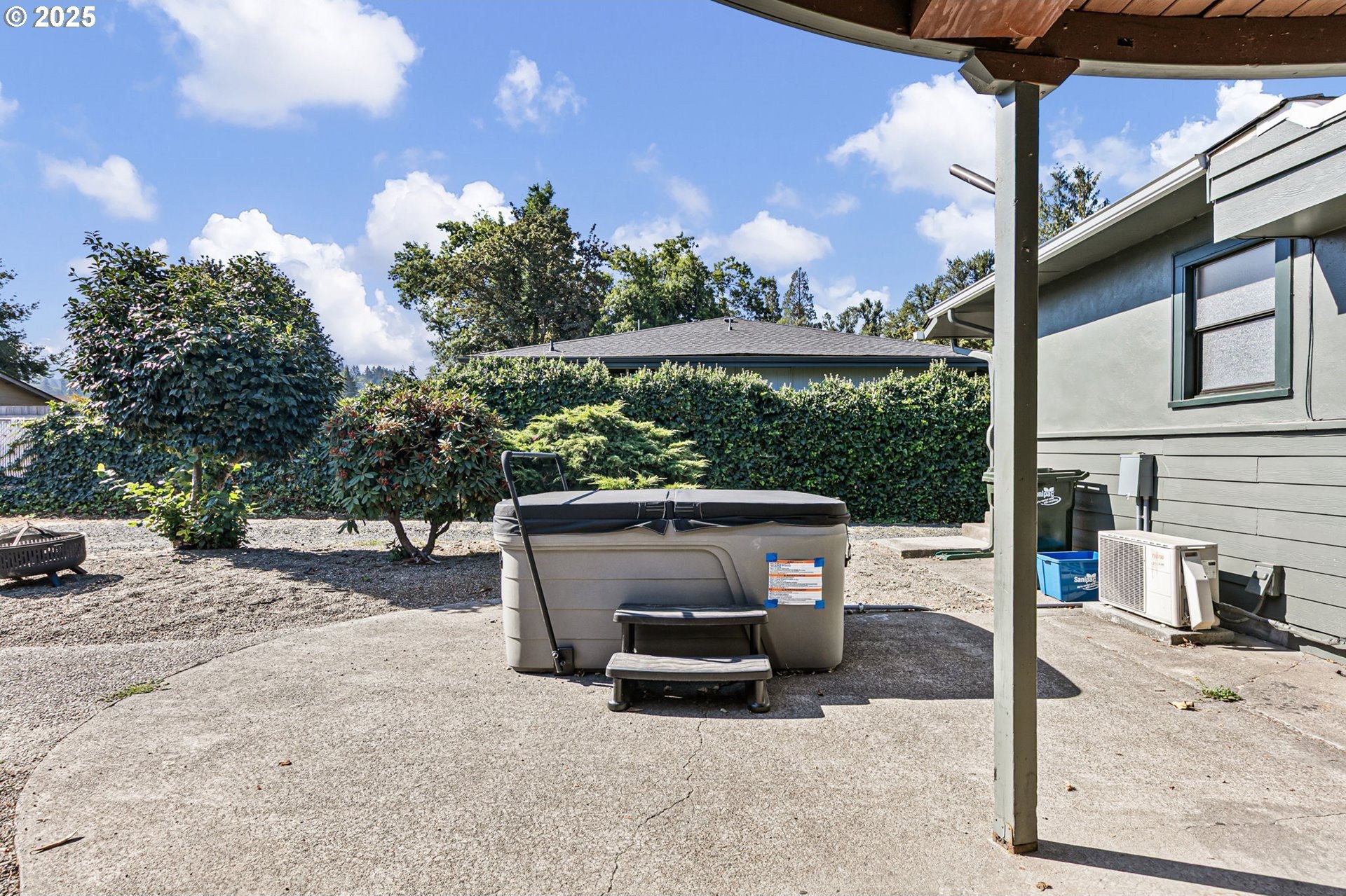 Springfield, Oregon, 97477, United States, 4 Bedrooms Bedrooms, ,2 BathroomsBathrooms,Residential,For Sale,1918433