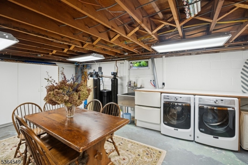 Franklin Twp., New Jersey, 08867, United States, 3 Bedrooms Bedrooms, ,2 BathroomsBathrooms,Residential,For Sale,1926340