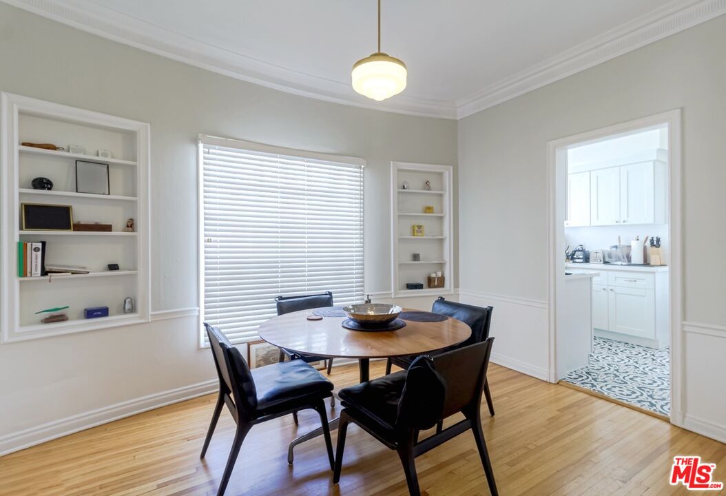 Los Angeles, California, 90005, United States, 8 Bedrooms Bedrooms, ,Residential,For Sale,1932370