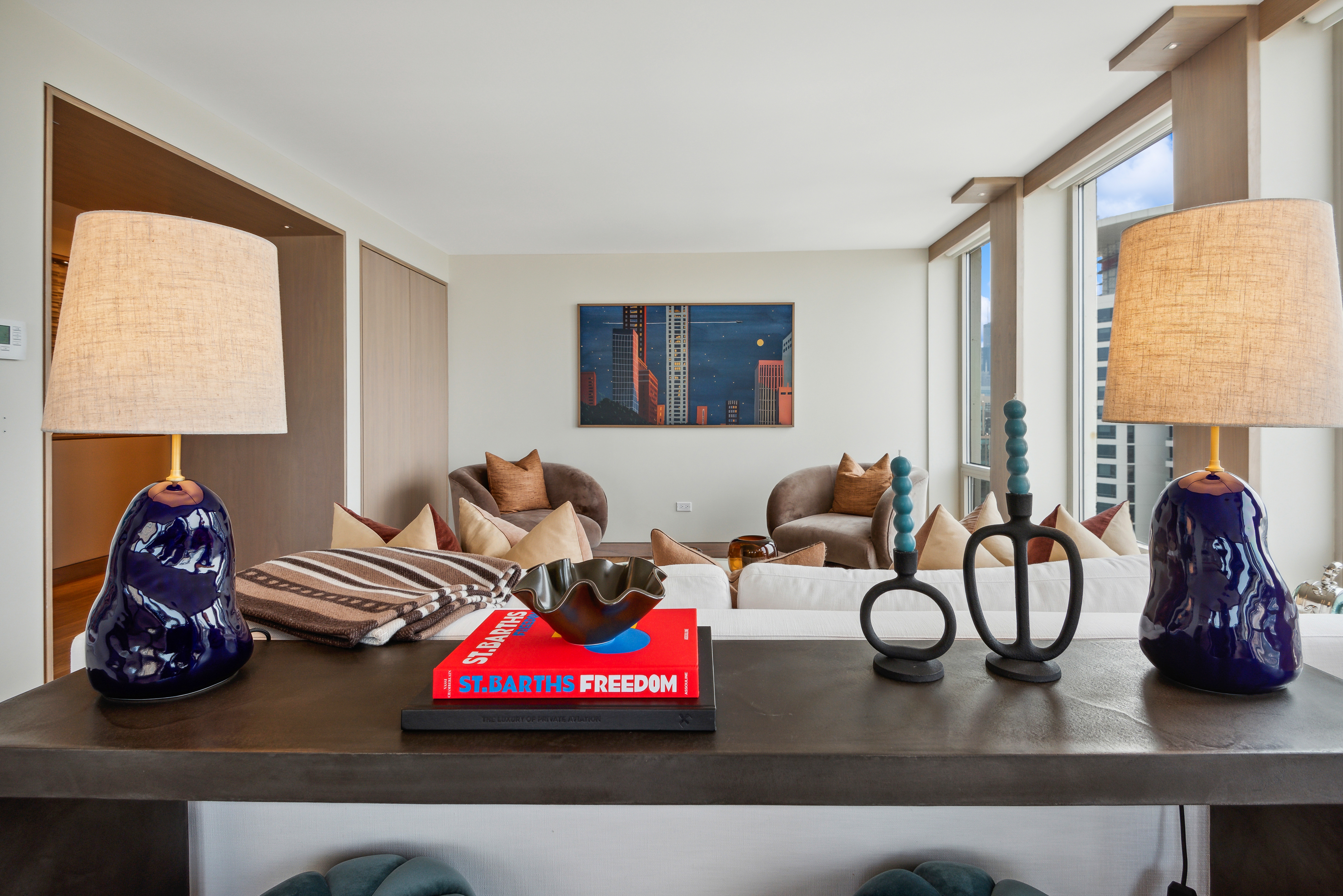  Absolutely Stunning, Penthouse Level Furnished Condo - 物件實景