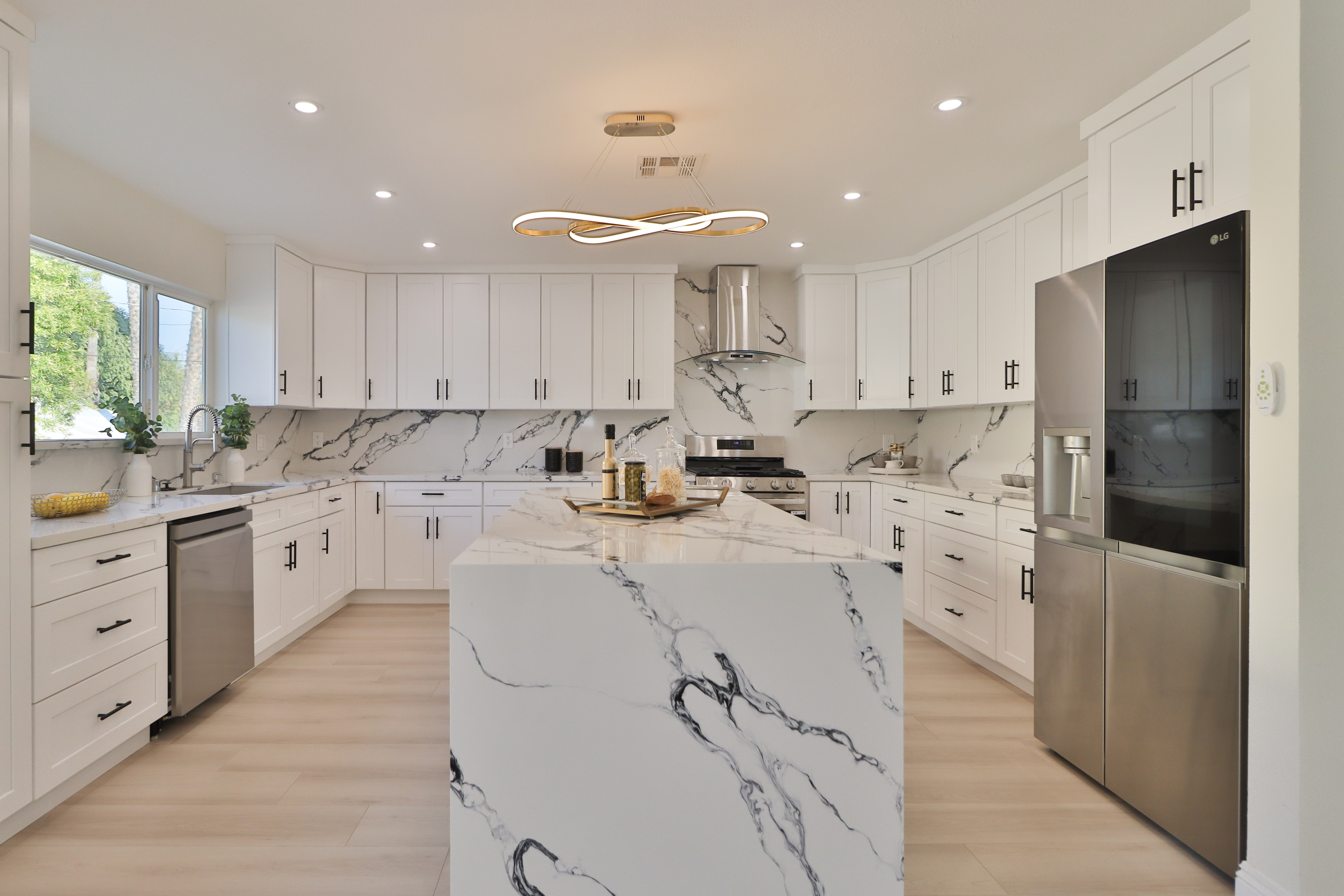 Woodland Hills, California, 91303, United States, 6 Bedrooms Bedrooms, ,7 BathroomsBathrooms,Residential,For Sale,1838273