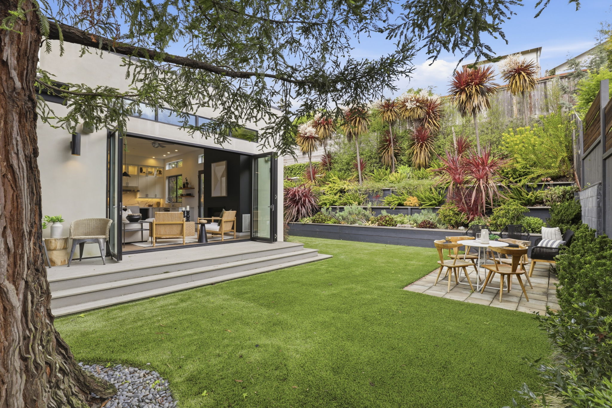  Modern Indoor-Outdoor Living Meets Unbeatable Walkability in Strawberry - 物件實景