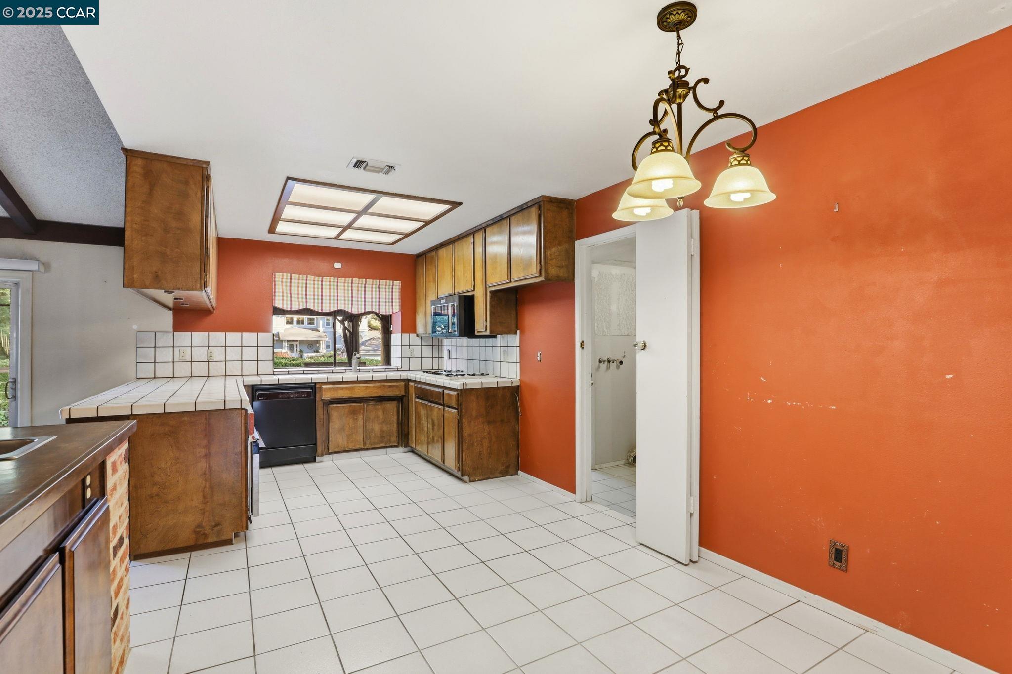 El Dorado Hills, California, 95762, United States, 4 Bedrooms Bedrooms, ,3 BathroomsBathrooms,Residential,For Sale,1988209